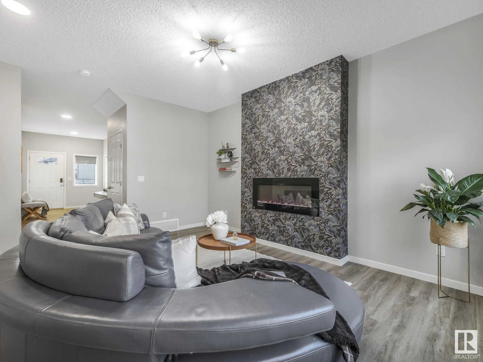 10 AUTUMNWOOD Crescent