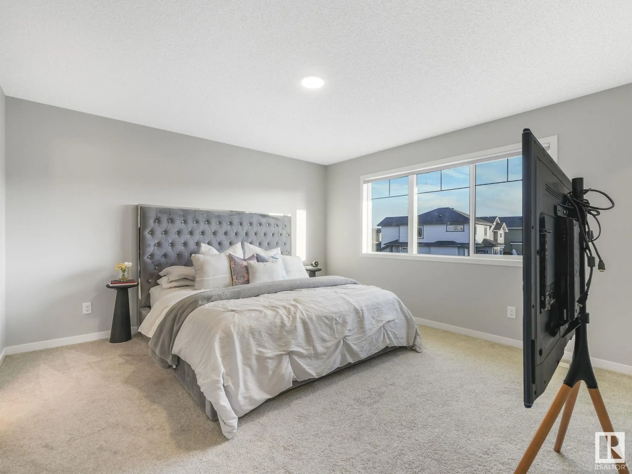 10 AUTUMNWOOD Crescent