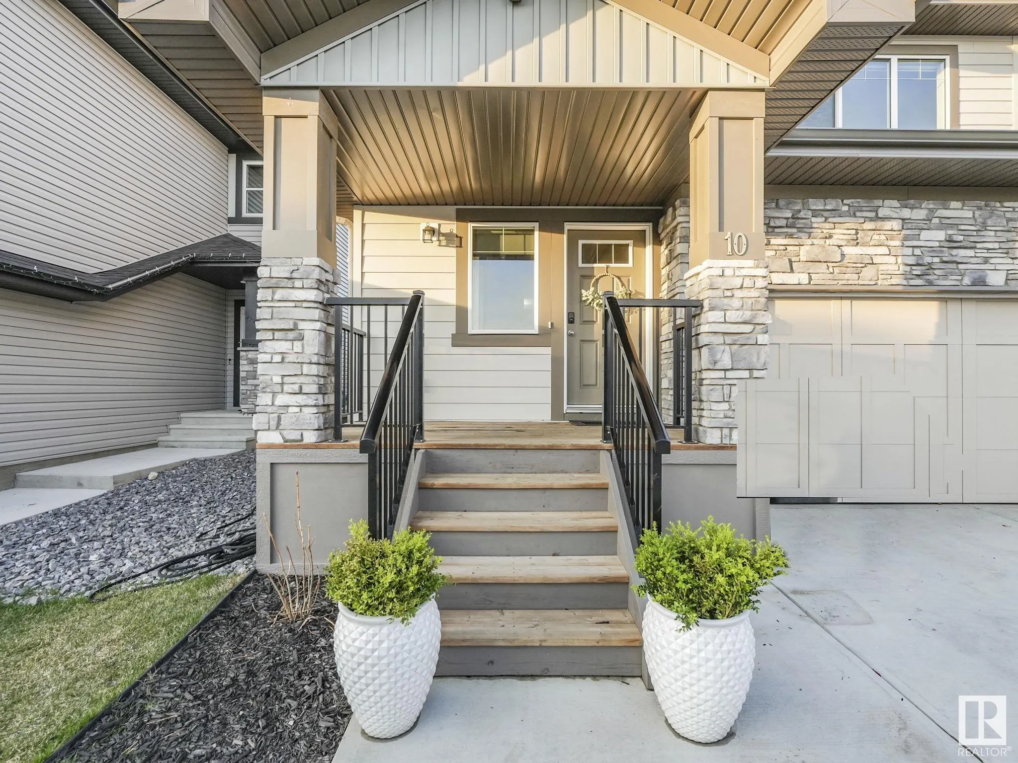 10 AUTUMNWOOD Crescent