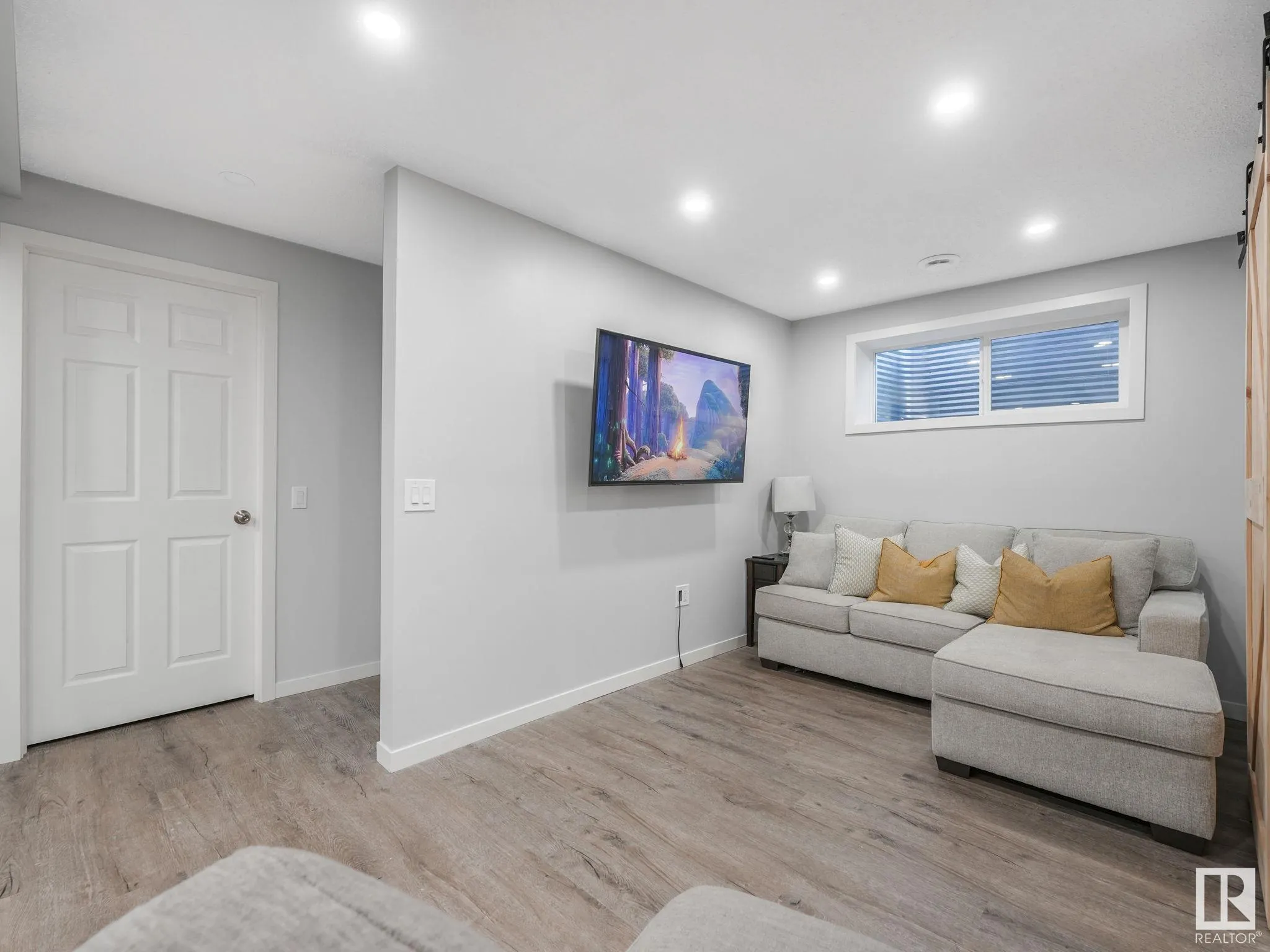 10 AUTUMNWOOD Crescent
