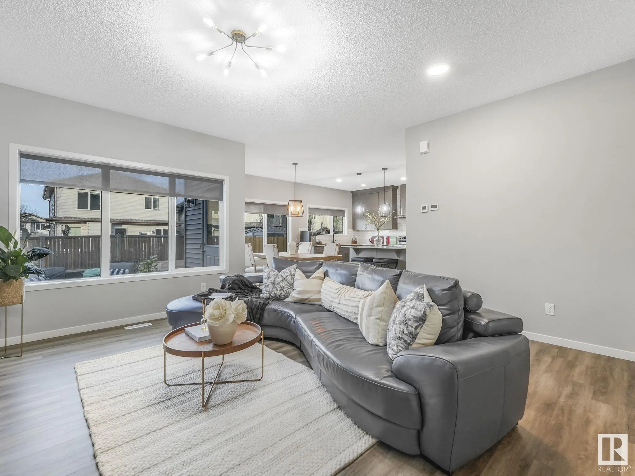 10 AUTUMNWOOD Crescent