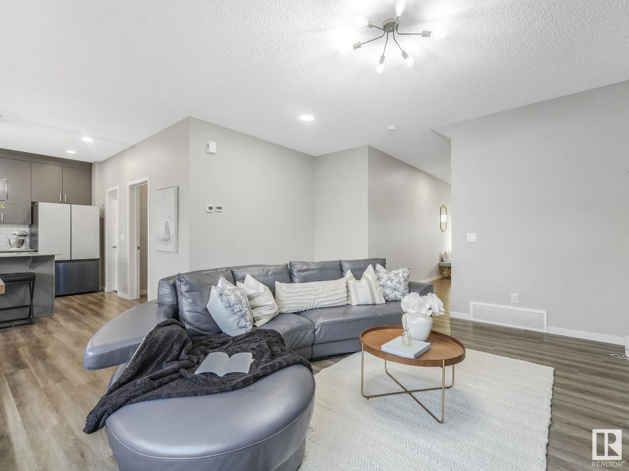 10 AUTUMNWOOD Crescent