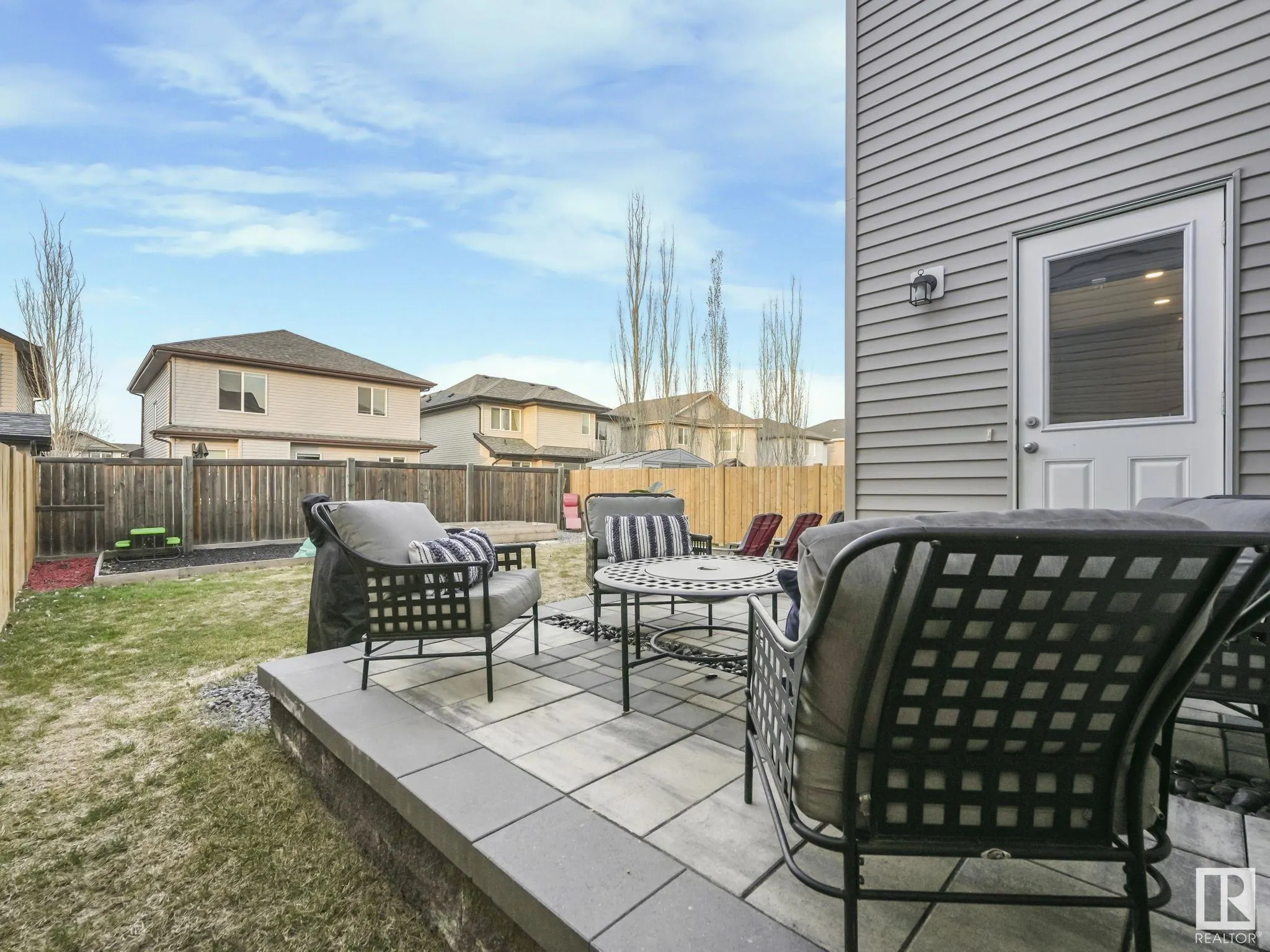 10 AUTUMNWOOD Crescent