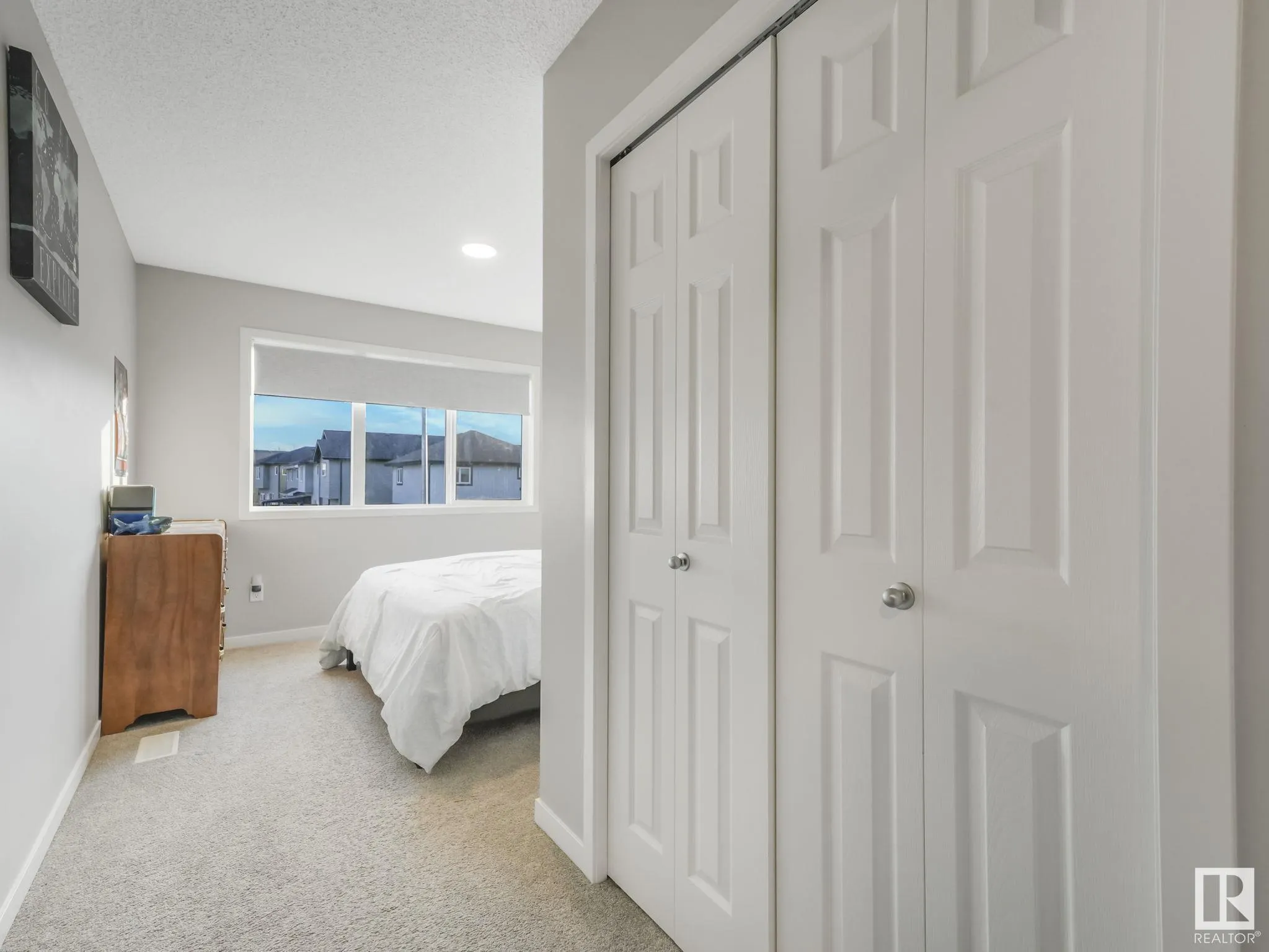 10 AUTUMNWOOD Crescent