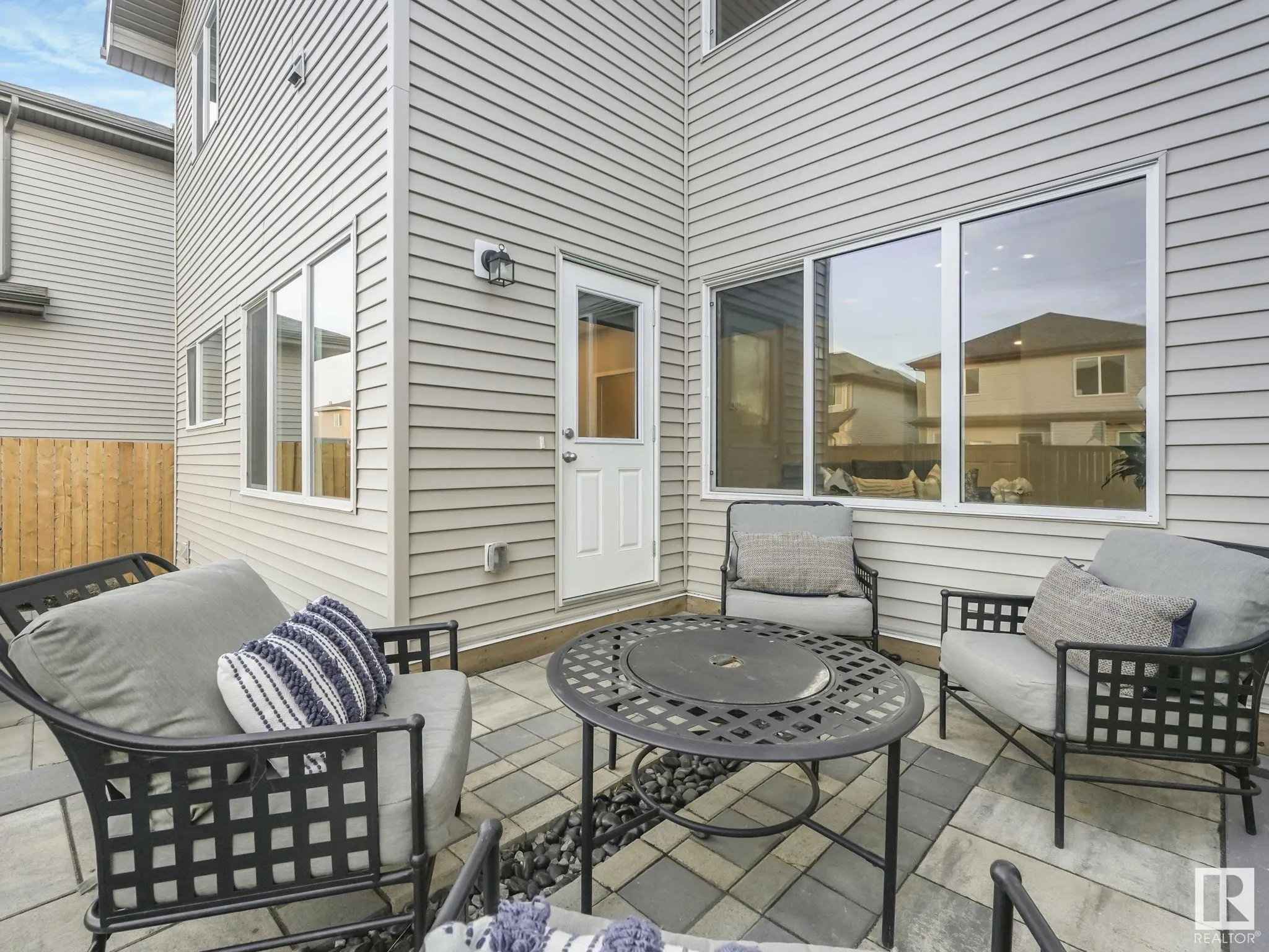 10 AUTUMNWOOD Crescent