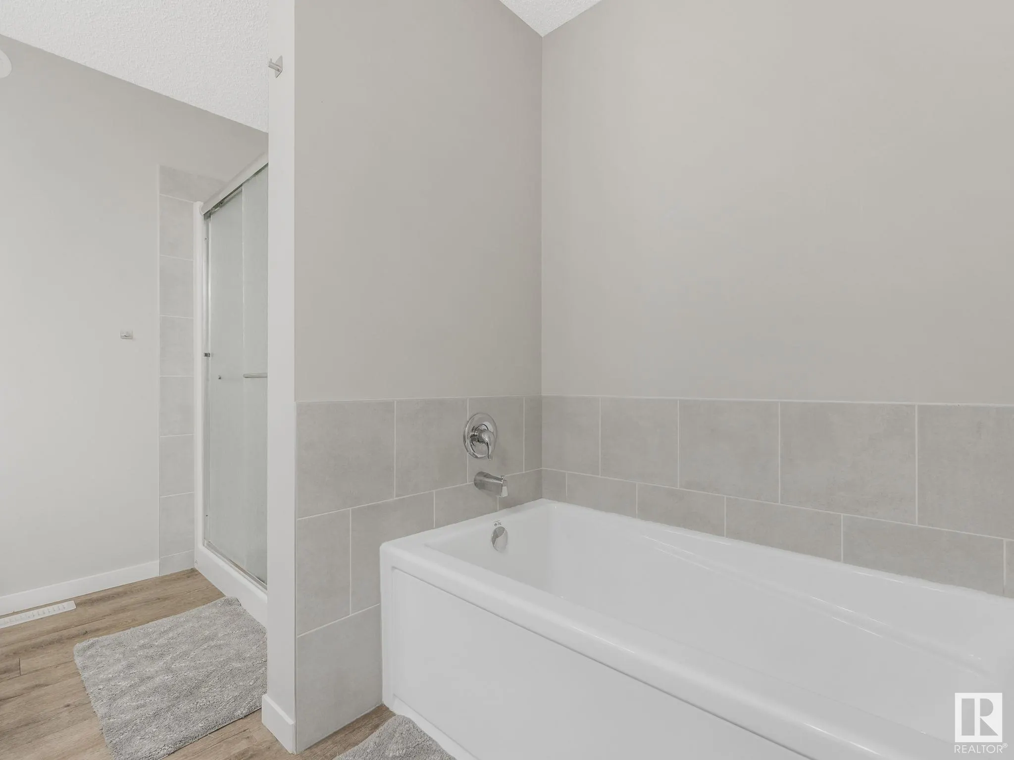 10 AUTUMNWOOD Crescent