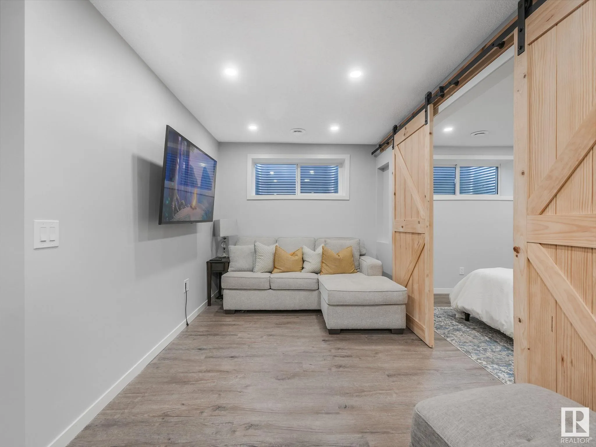 10 AUTUMNWOOD Crescent