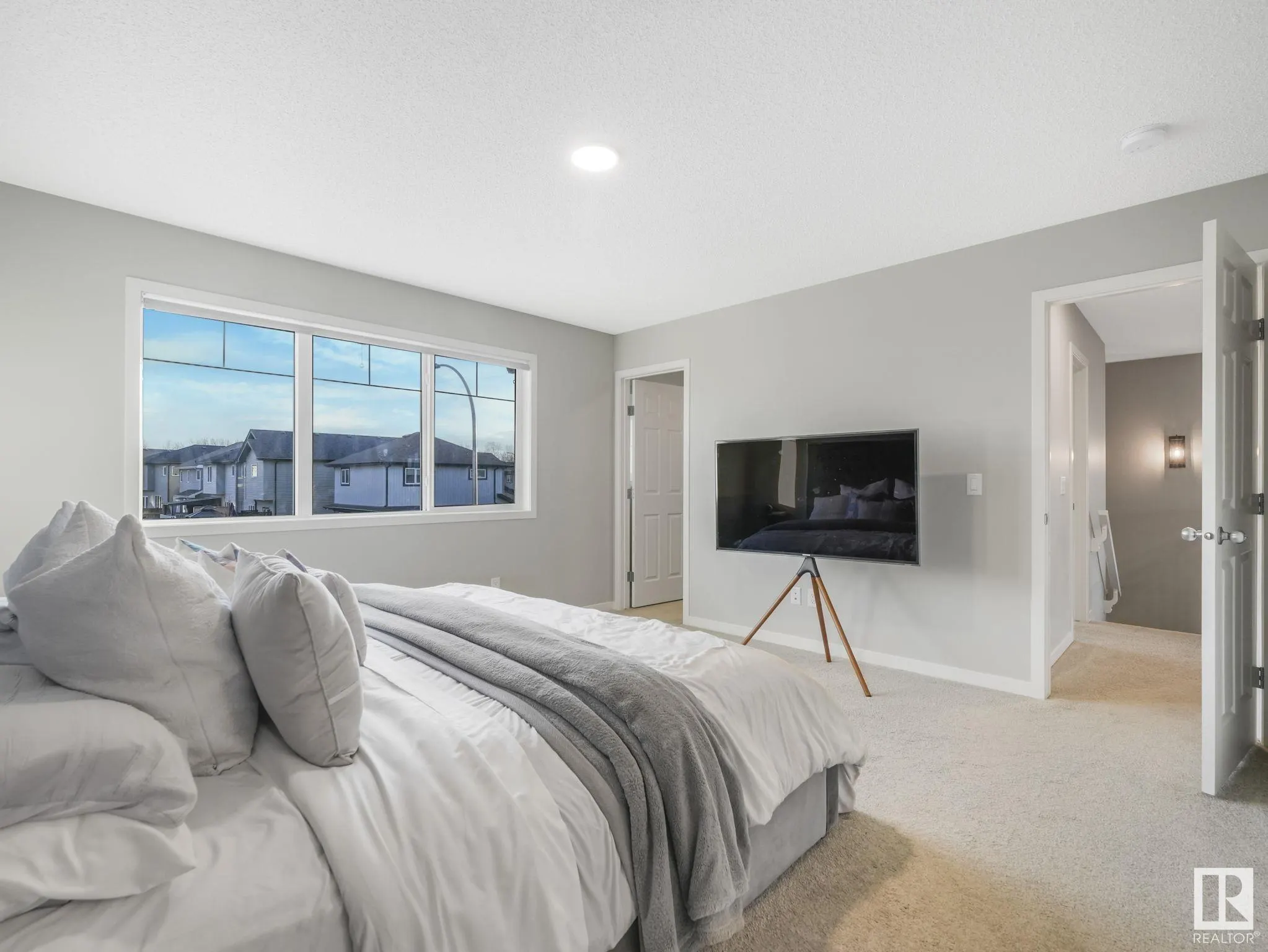 10 AUTUMNWOOD Crescent