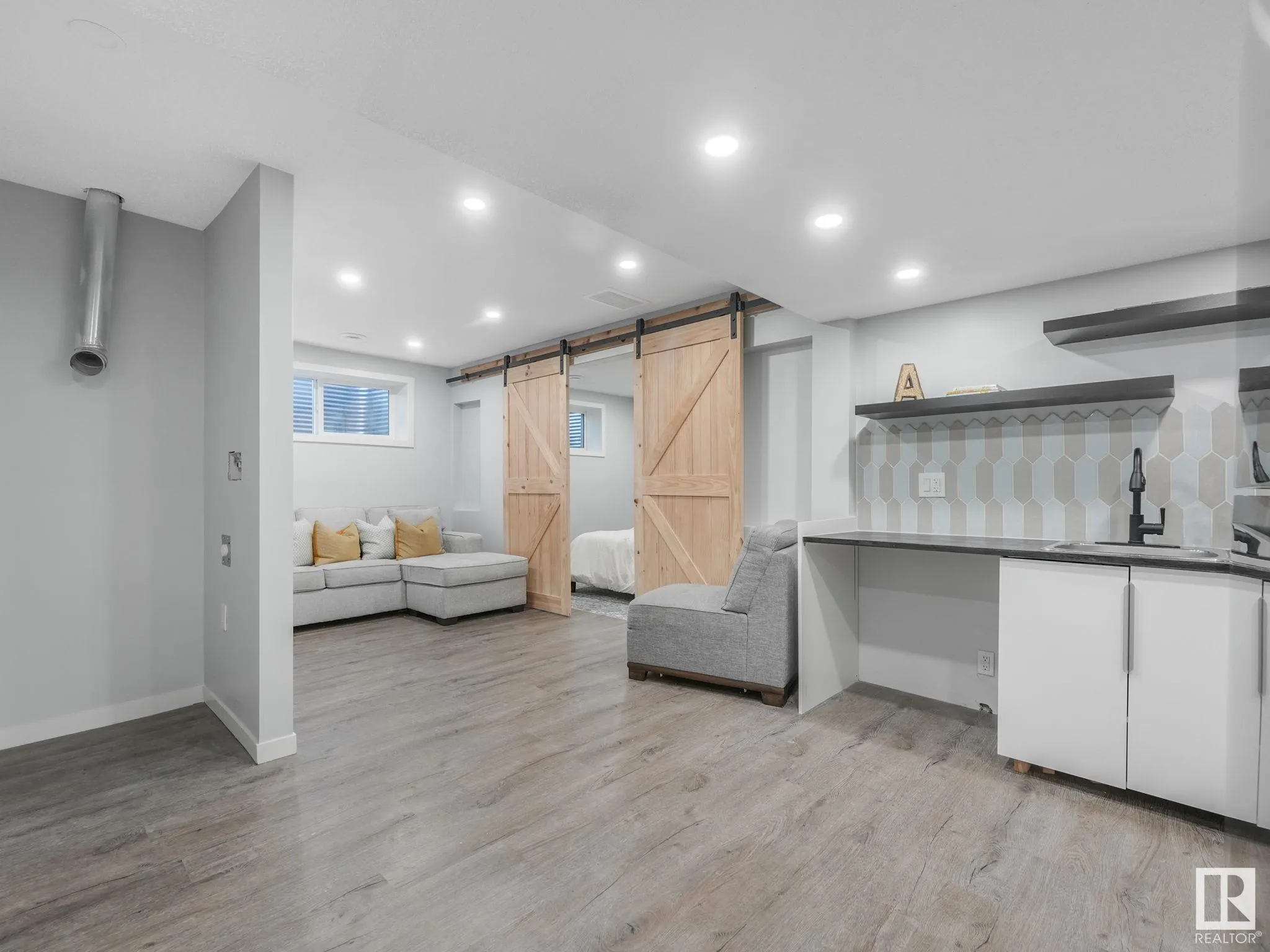 10 AUTUMNWOOD Crescent