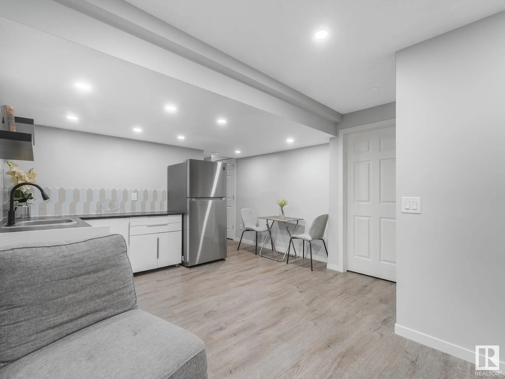 10 AUTUMNWOOD Crescent