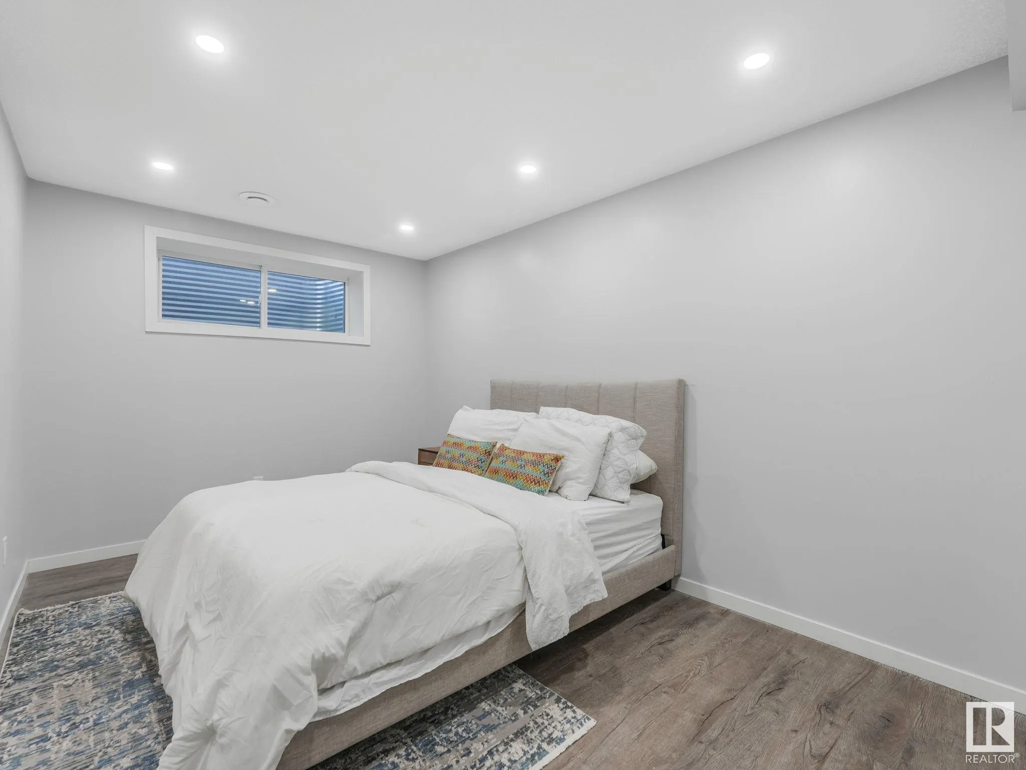 10 AUTUMNWOOD Crescent