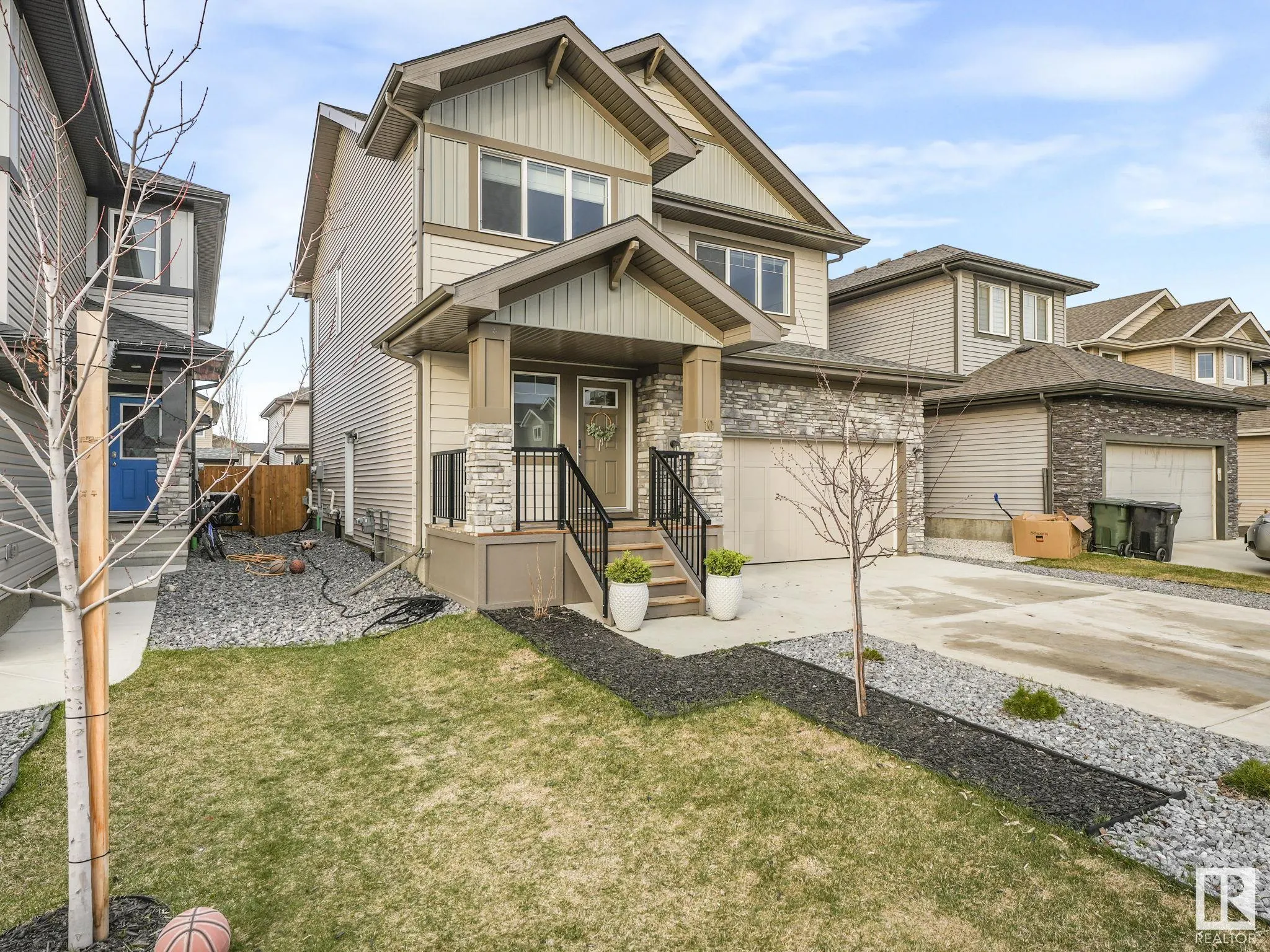 10 AUTUMNWOOD Crescent