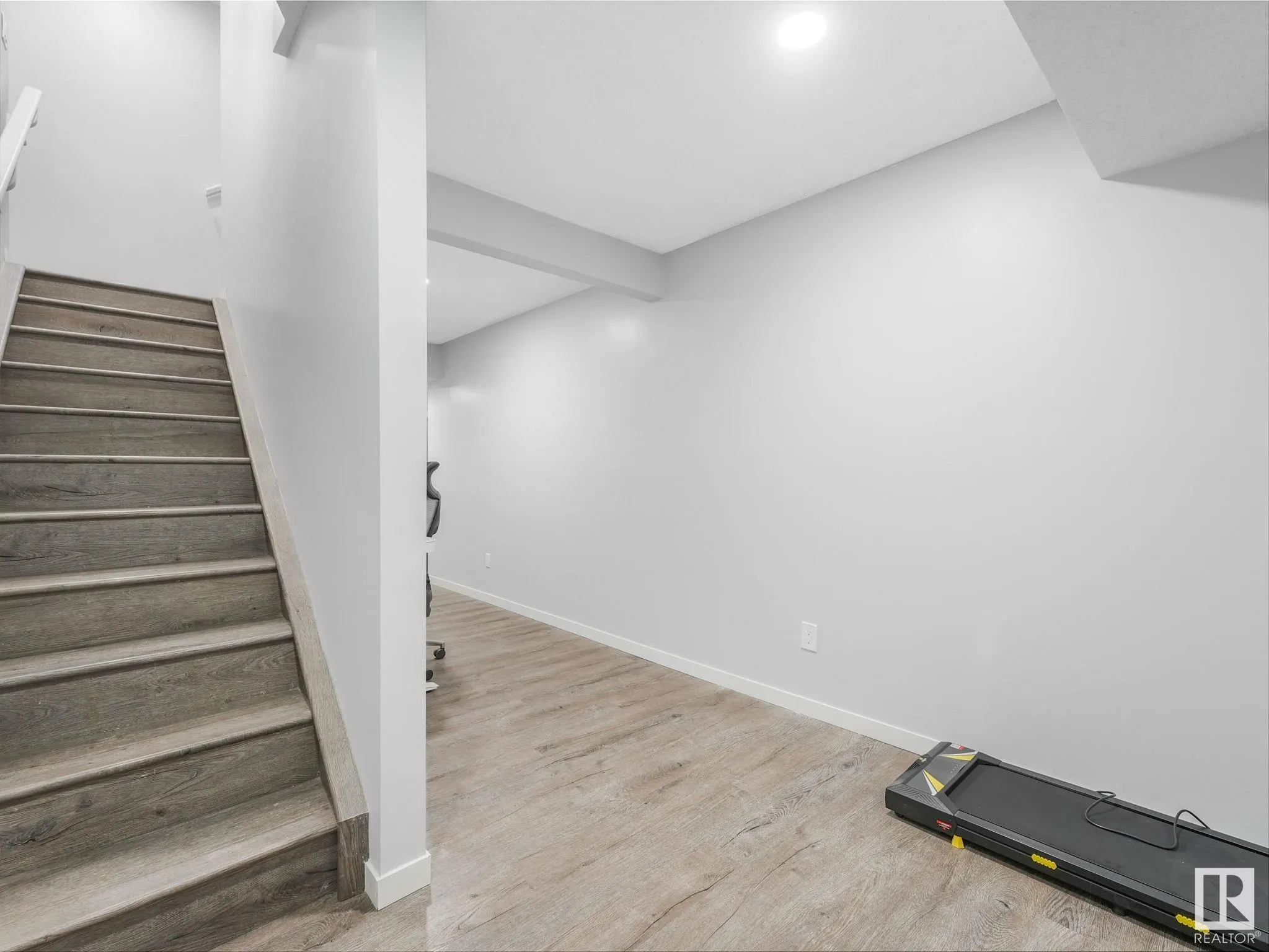 10 AUTUMNWOOD Crescent