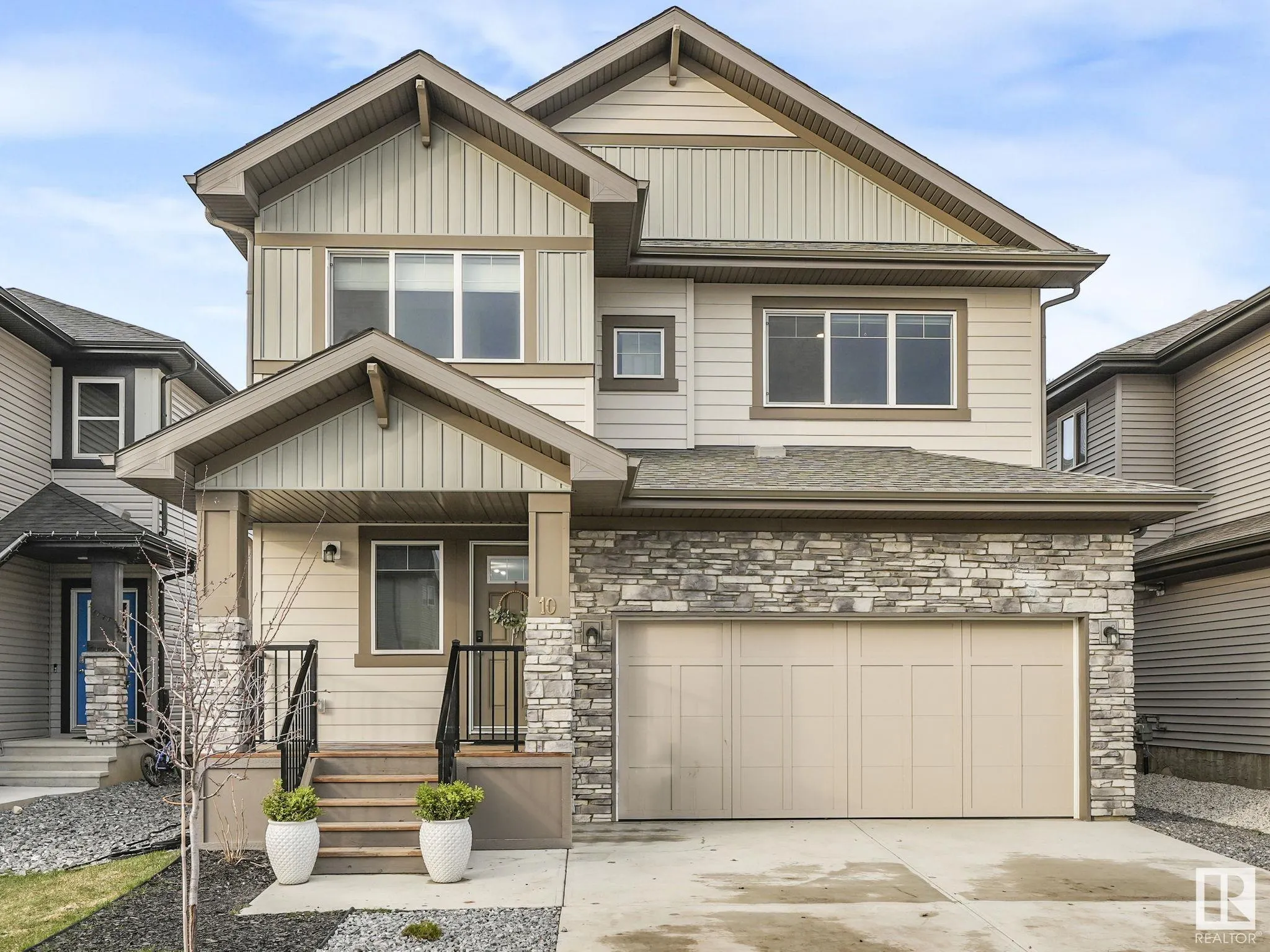10 AUTUMNWOOD Crescent