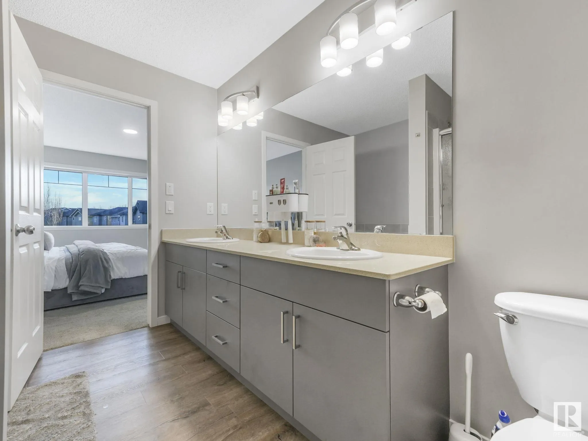 10 AUTUMNWOOD Crescent