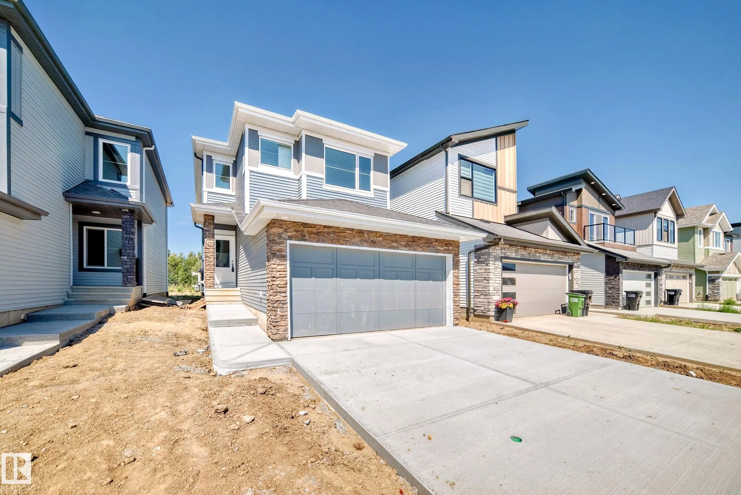 637 KINGLET Boulevard
