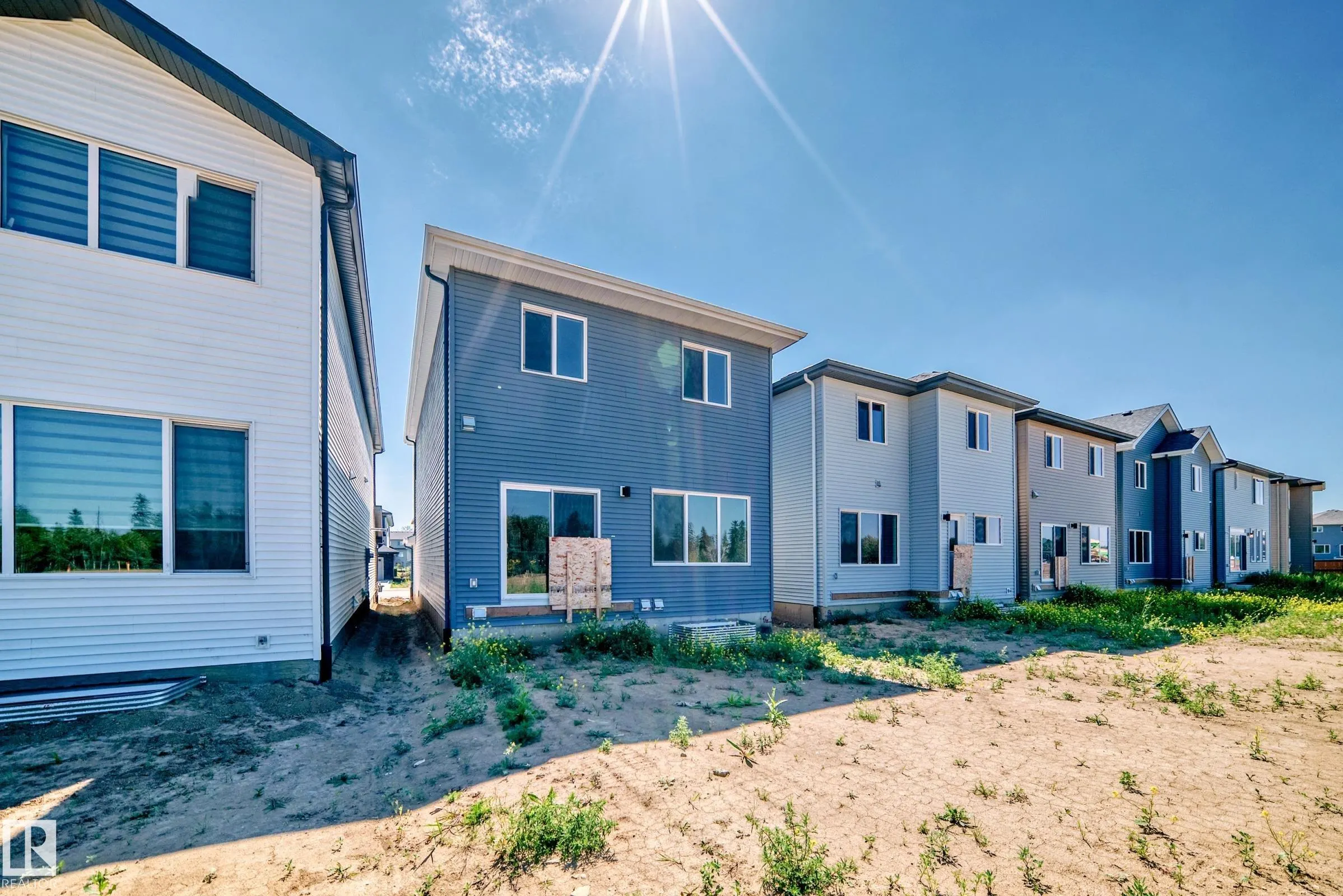 637 KINGLET Boulevard