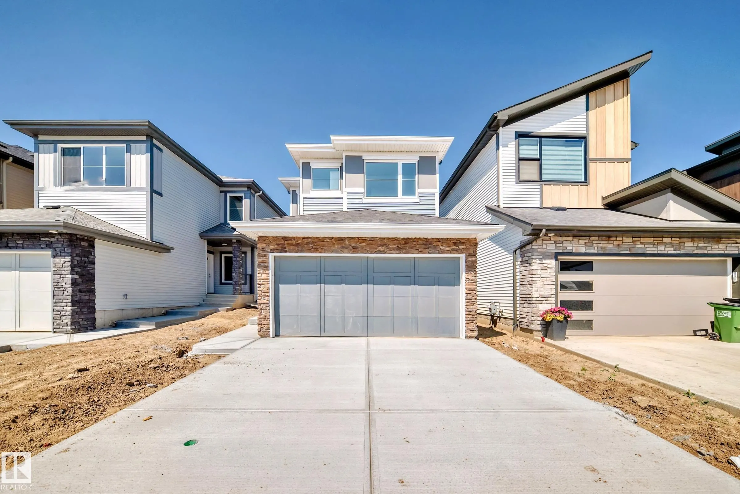 637 KINGLET Boulevard