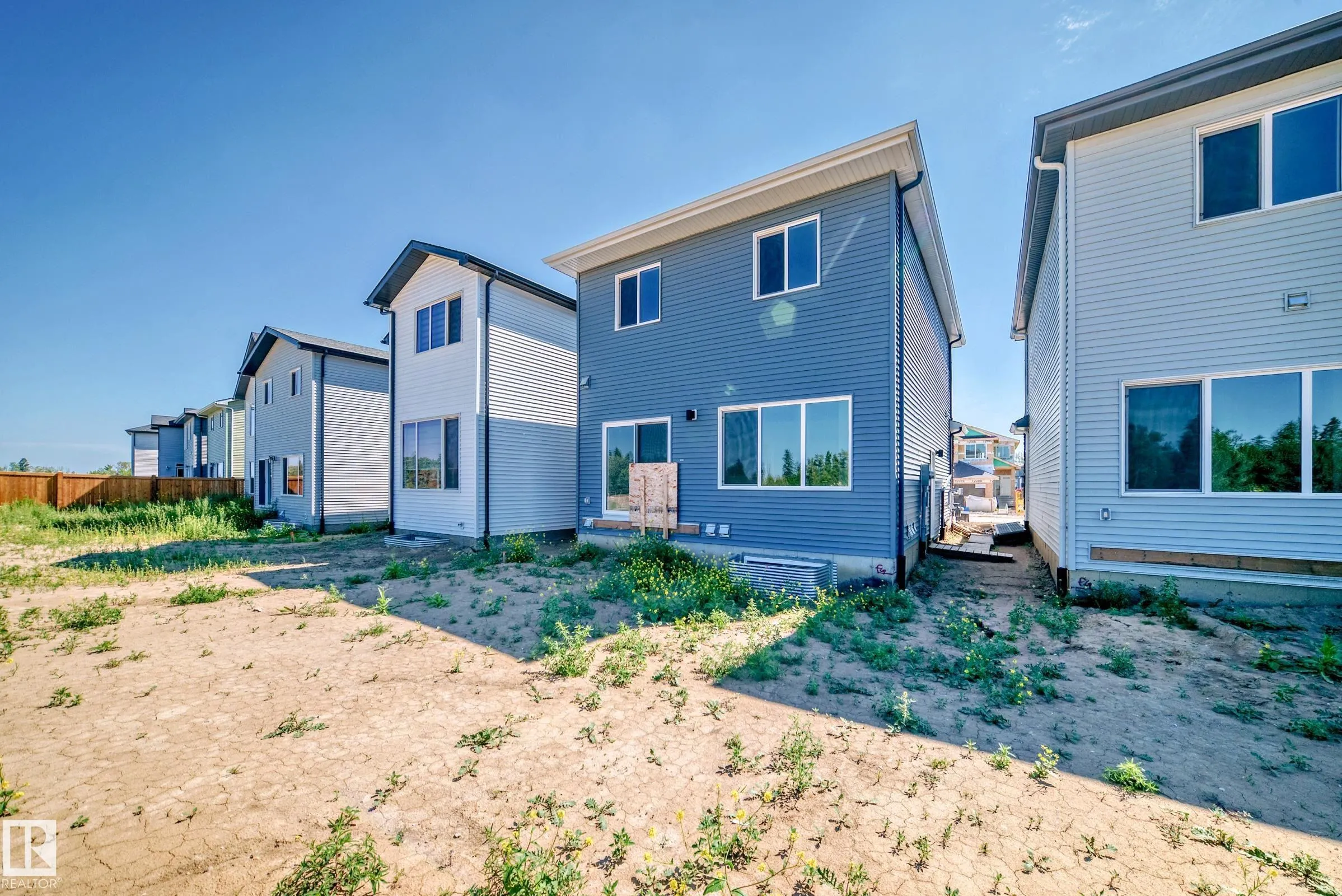 637 KINGLET Boulevard