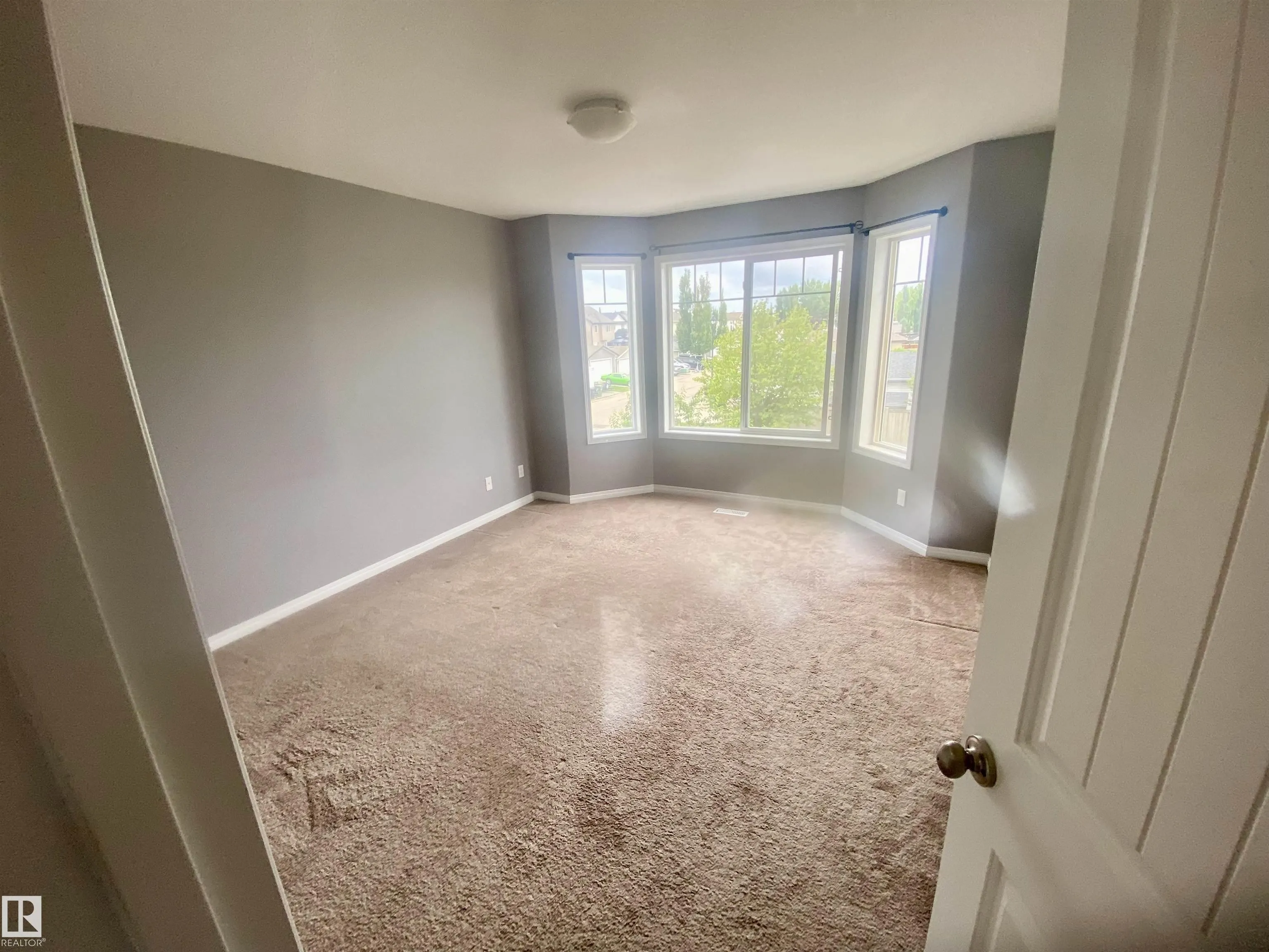 222 SCHUBERT Street
