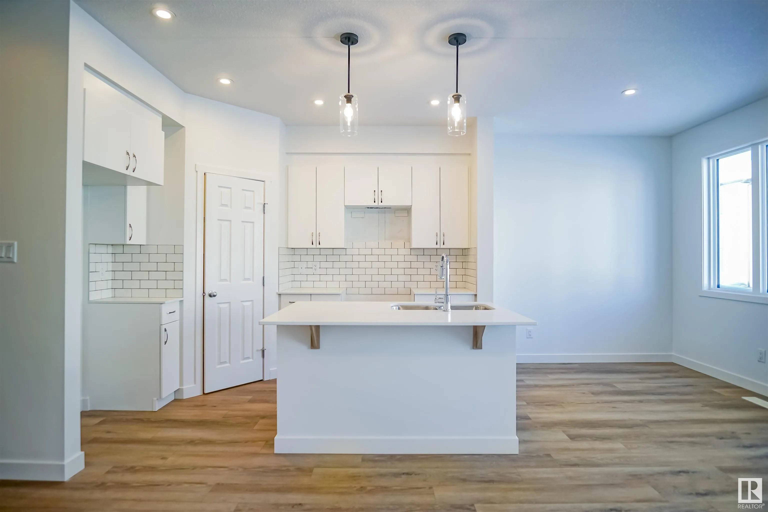 1728 WESTERRA Wynd