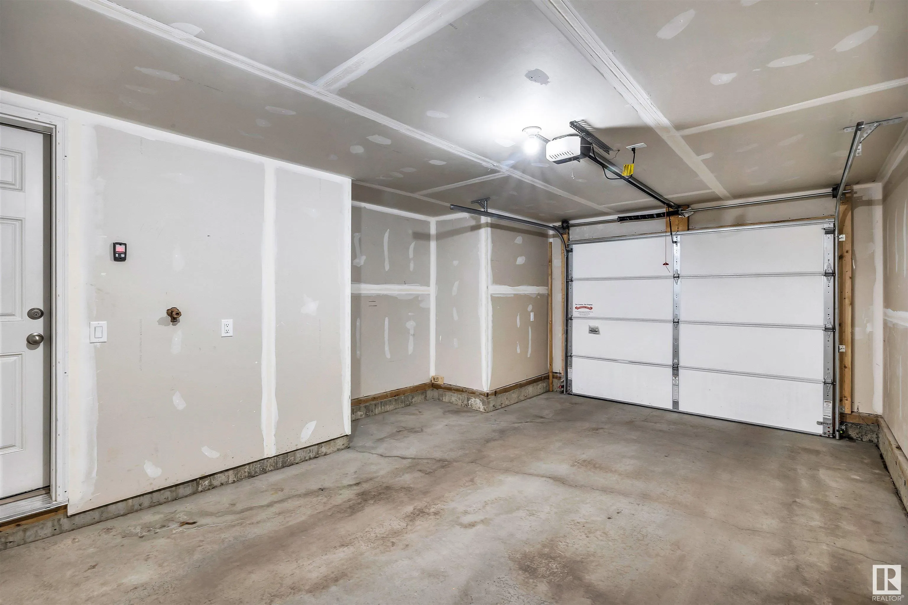 600 BELLEROSE Drive