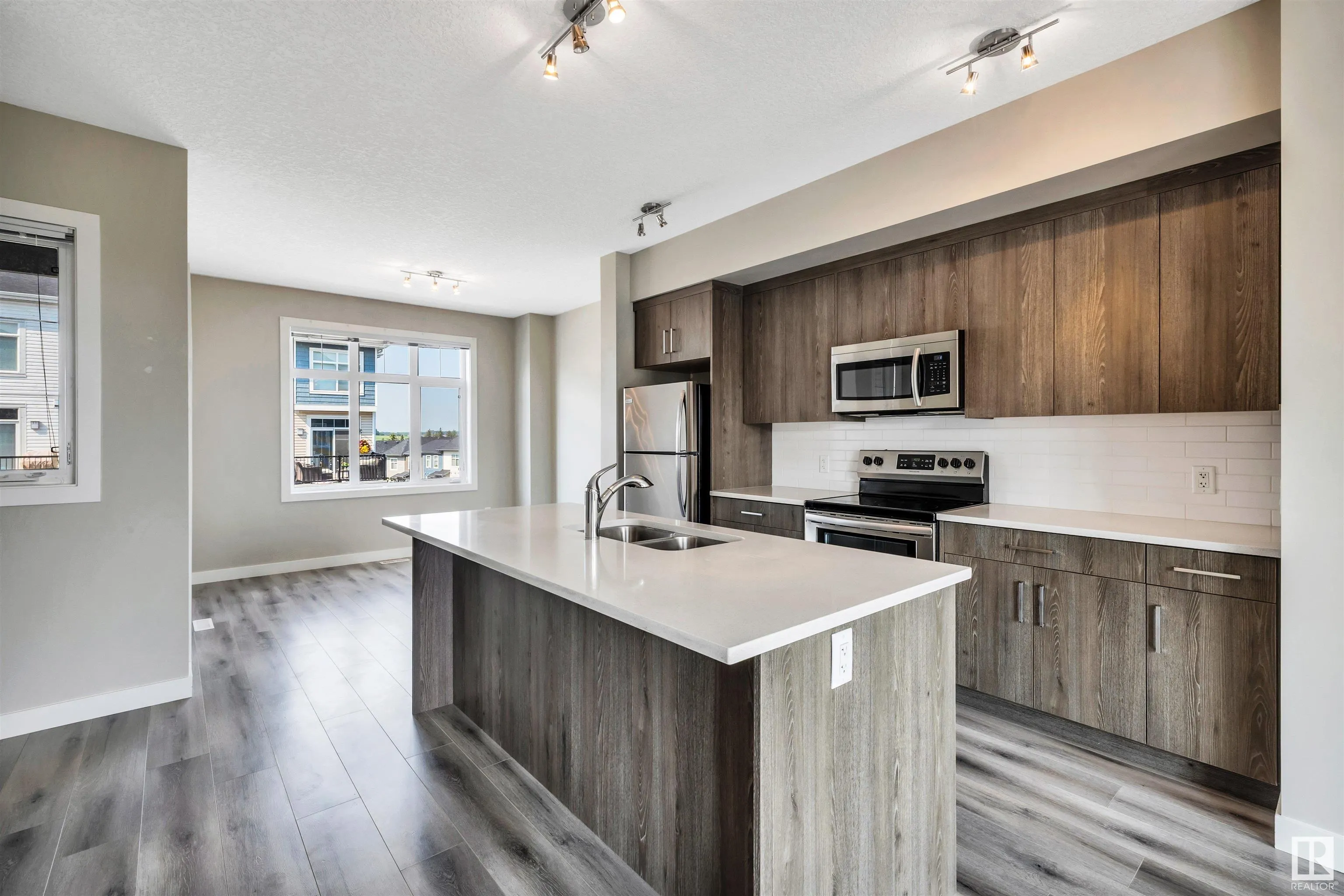 600 BELLEROSE Drive