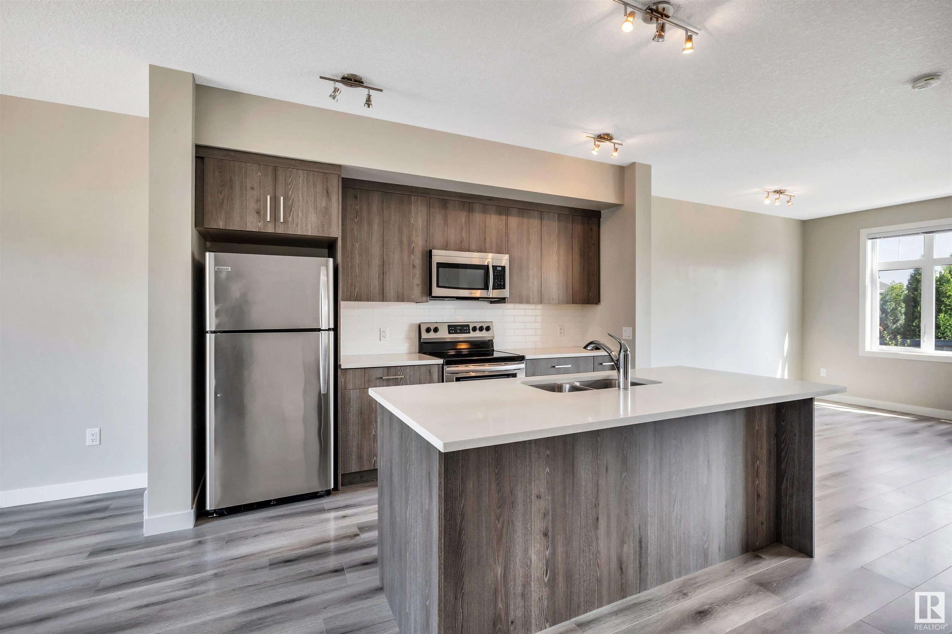 600 BELLEROSE Drive