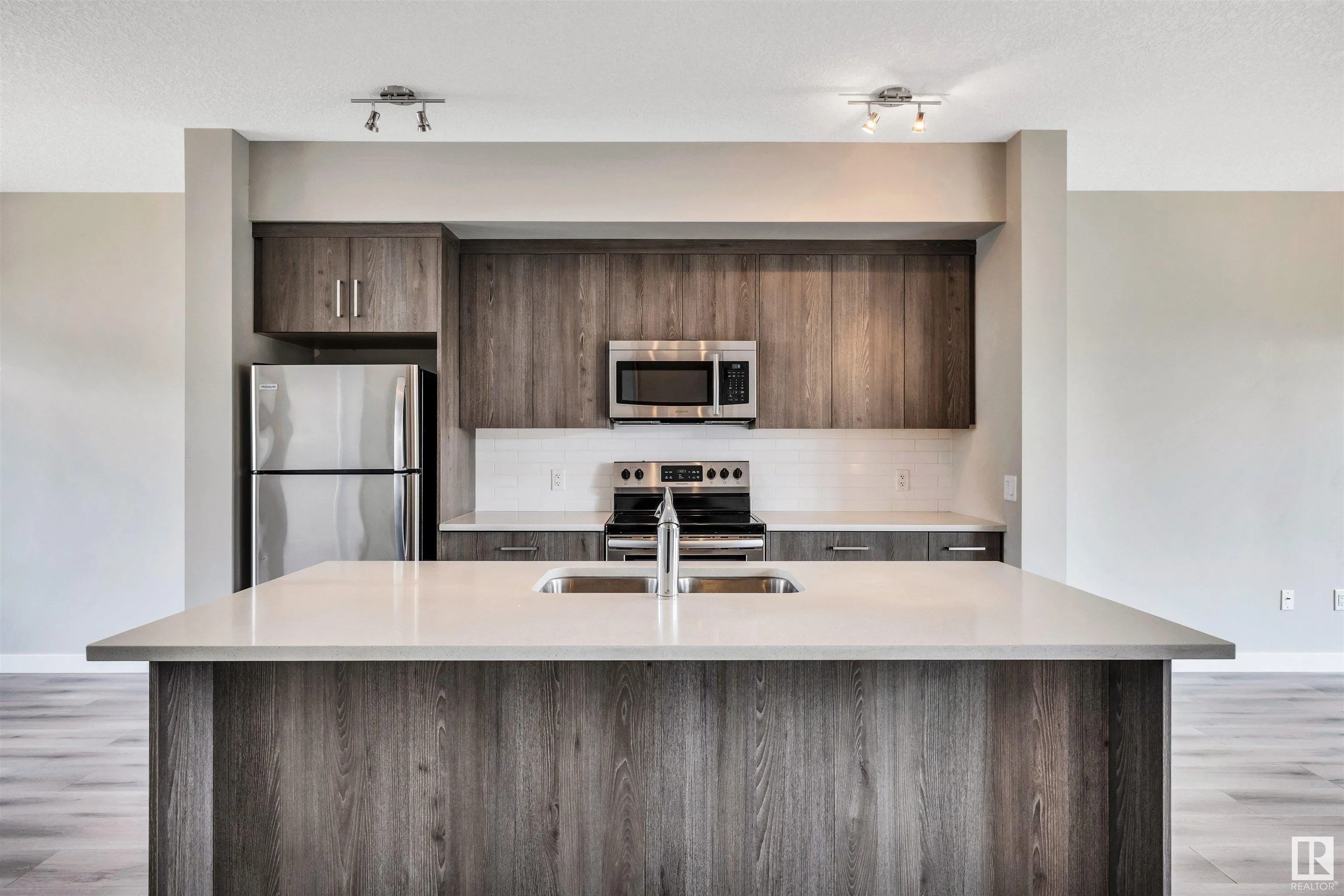 600 BELLEROSE Drive