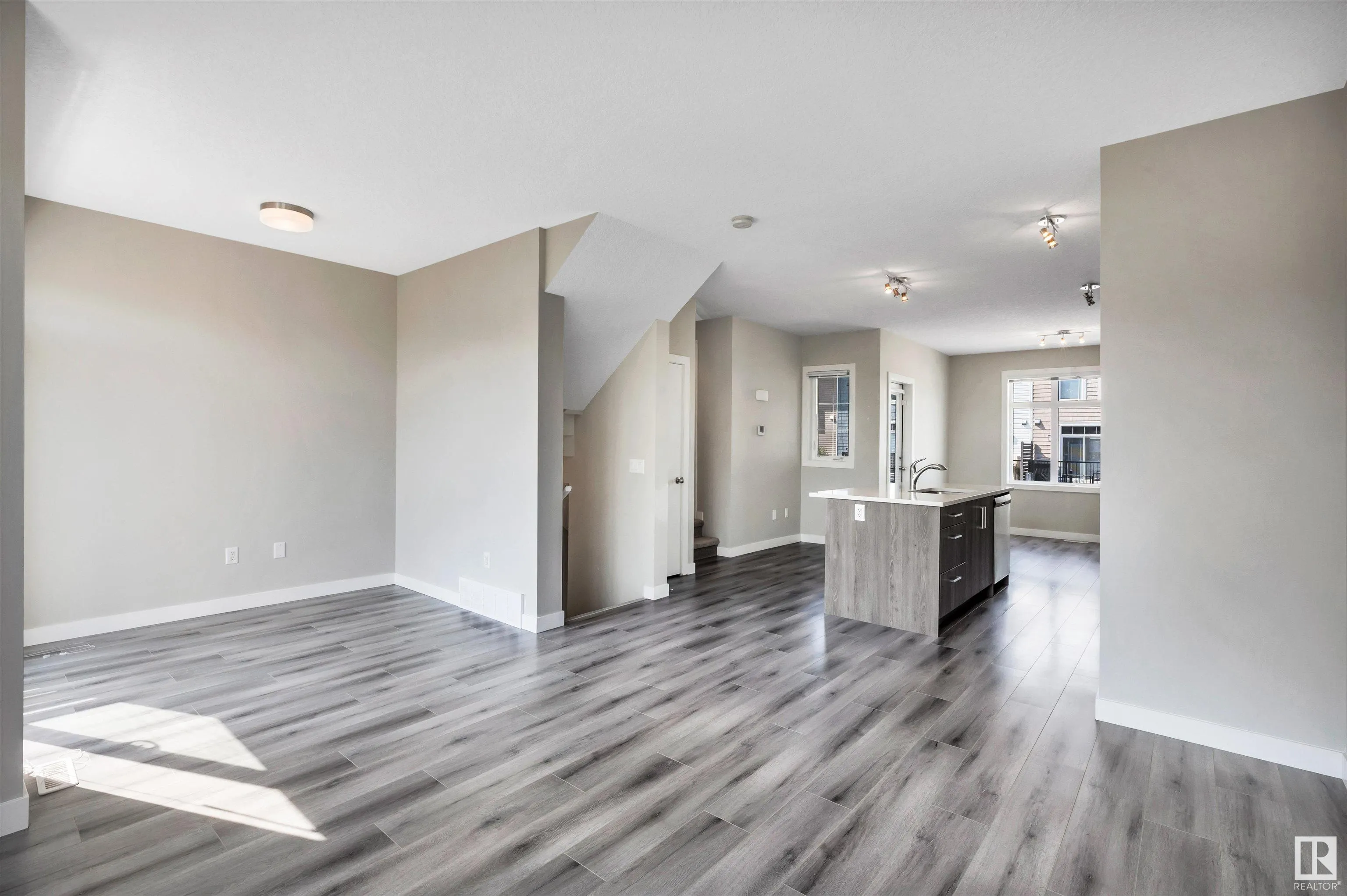 600 BELLEROSE Drive