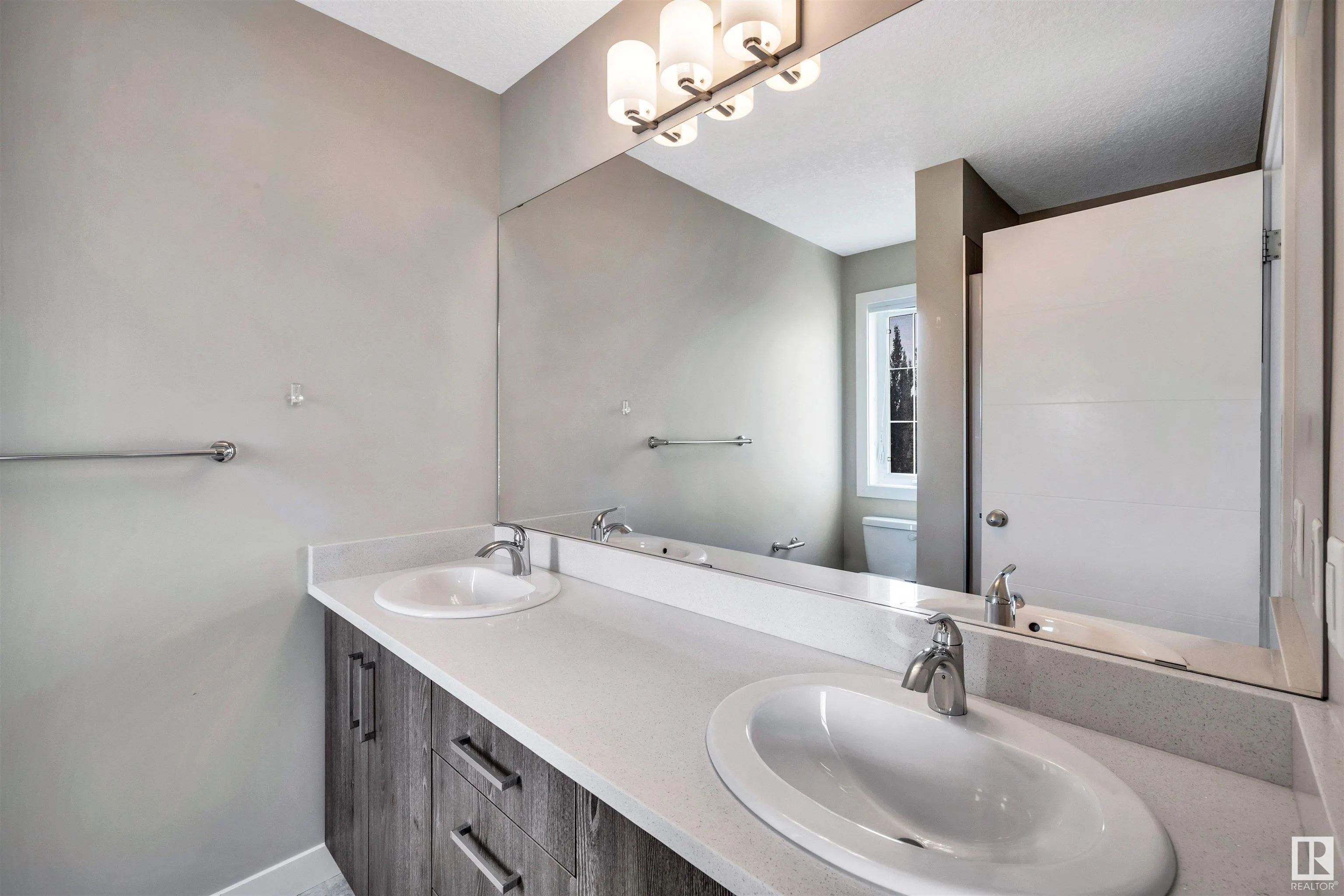 600 BELLEROSE Drive