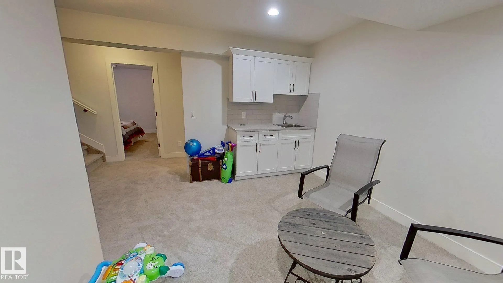 922 MORRIS Way