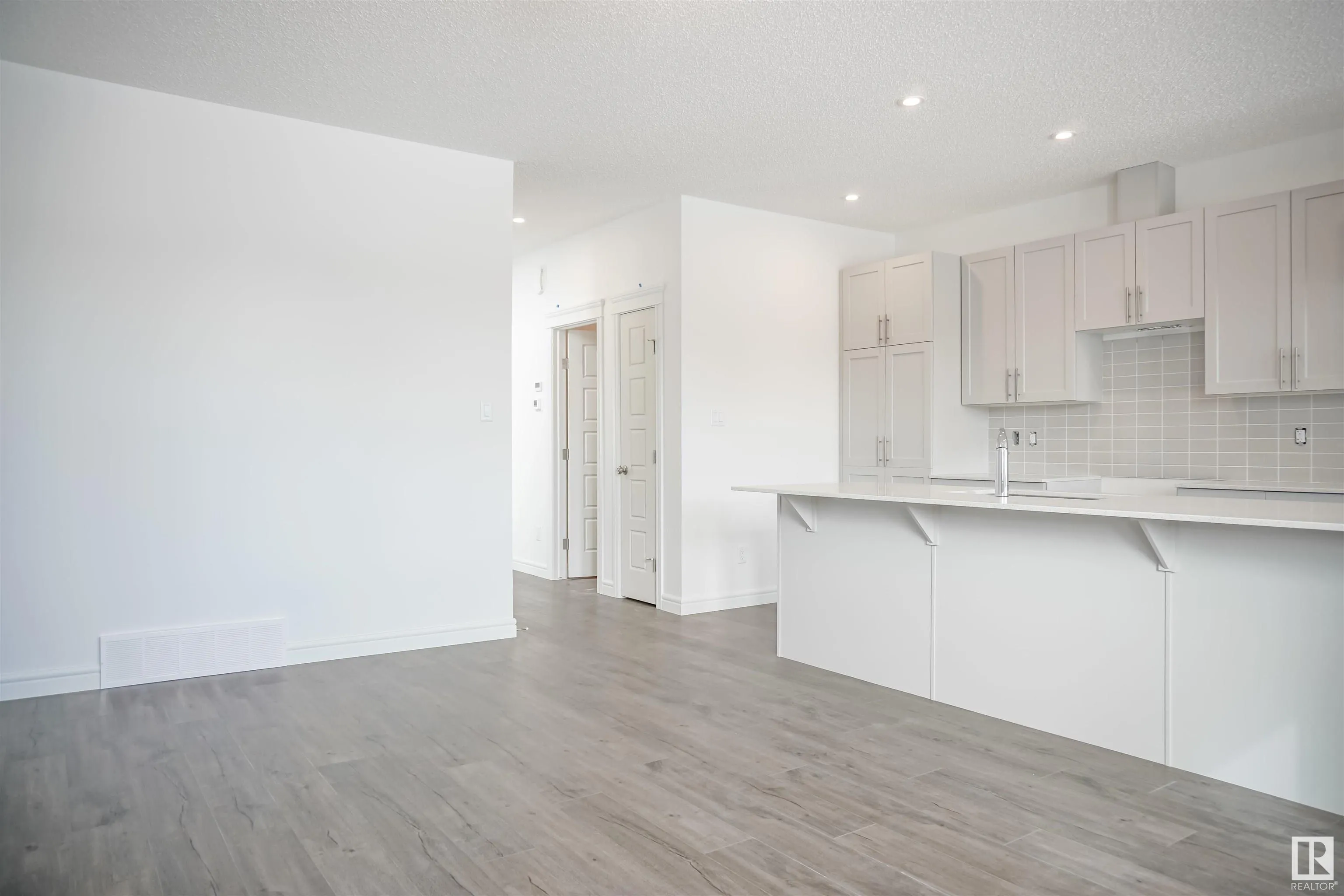 1182 South Creek Wynd