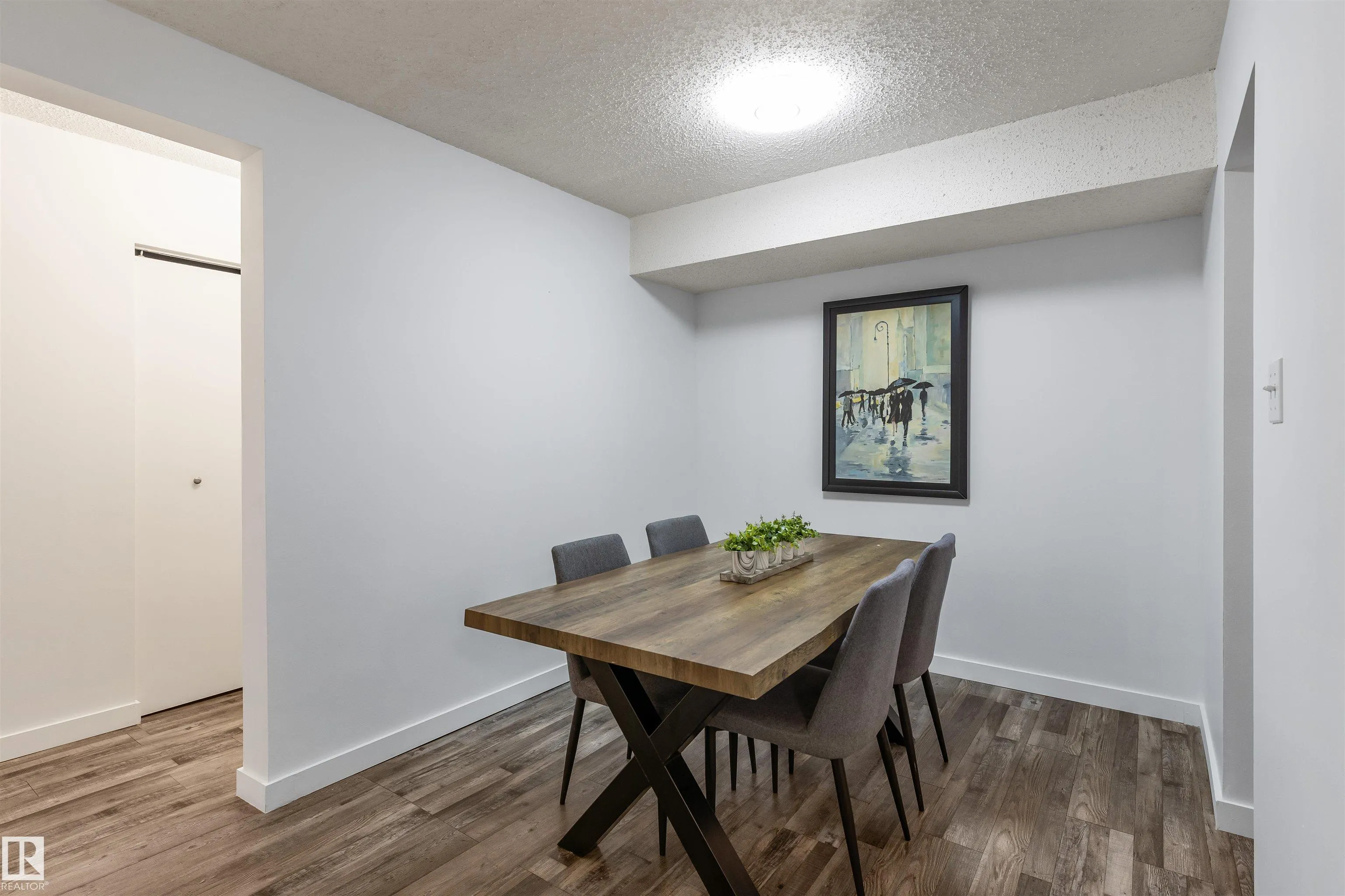 8011 TUDOR Glen