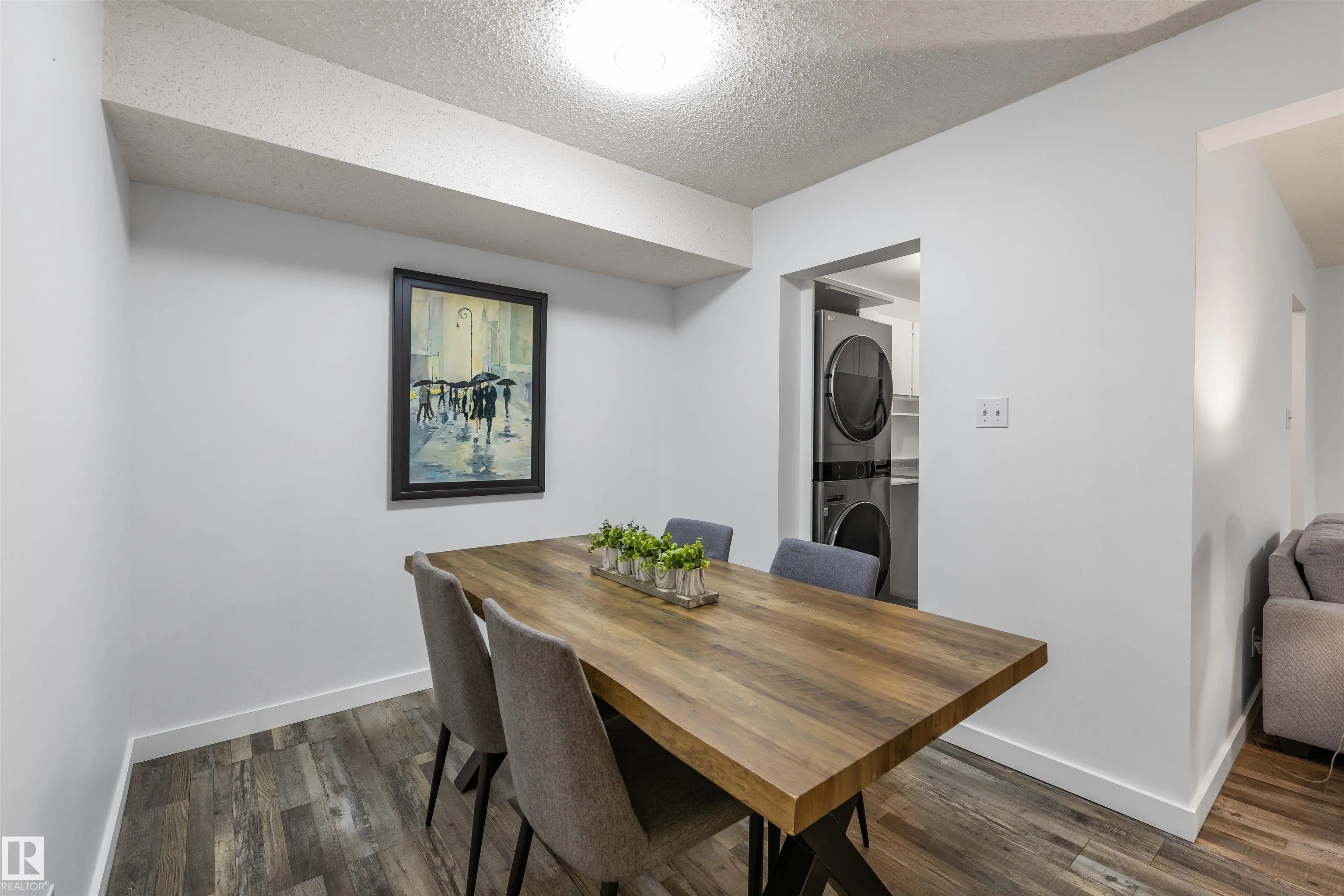 8011 TUDOR Glen
