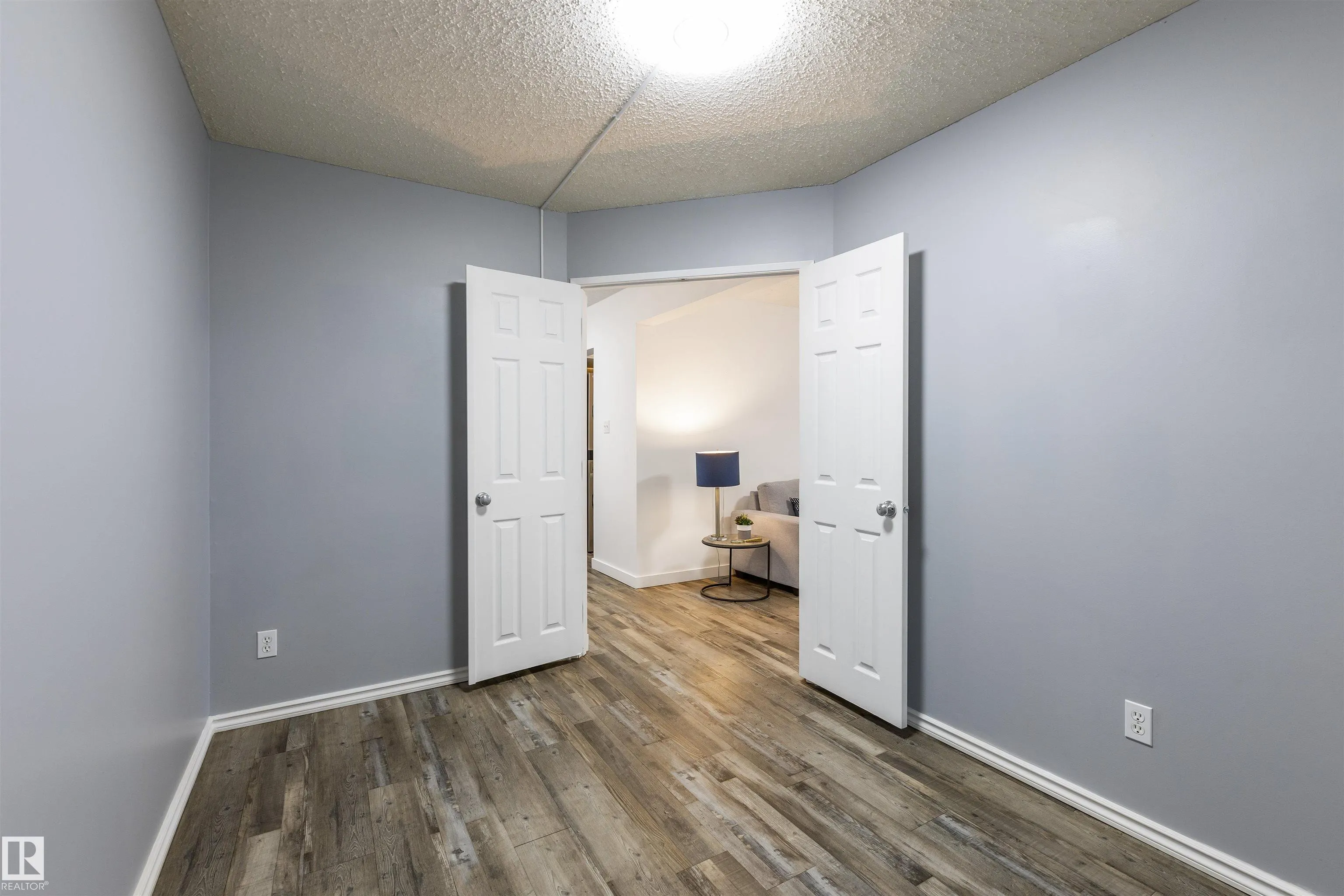 8011 TUDOR Glen