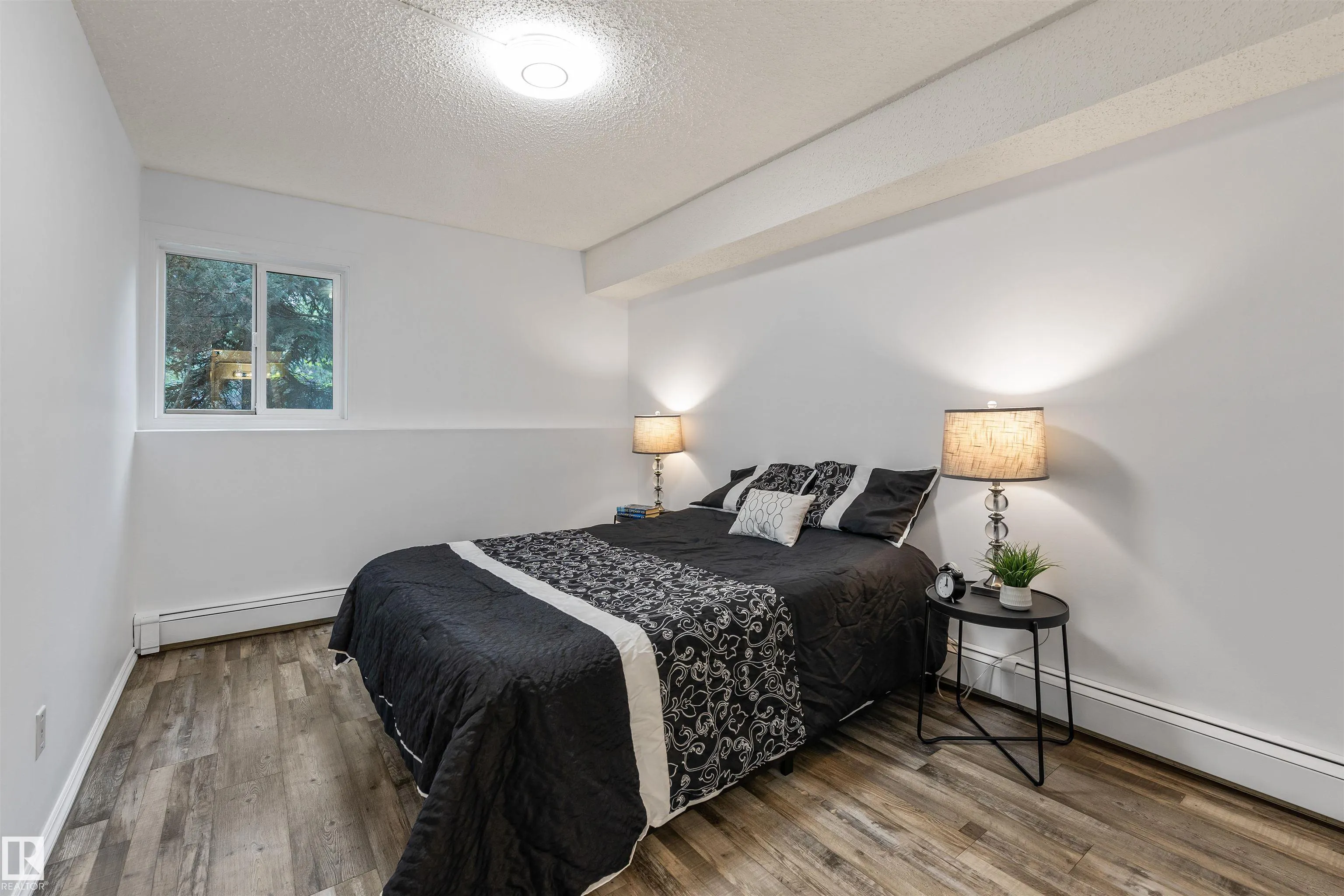 8011 TUDOR Glen