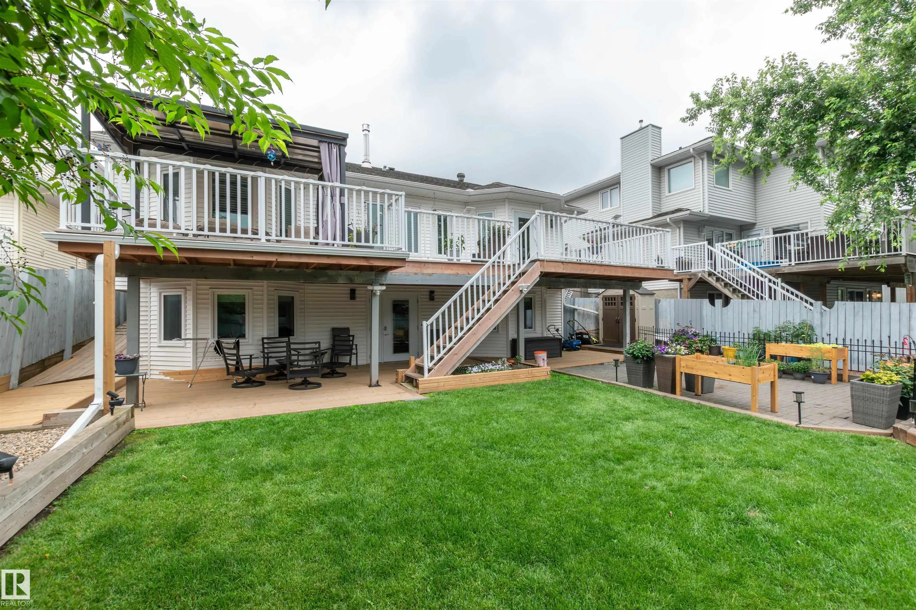 8 CARMEL Close