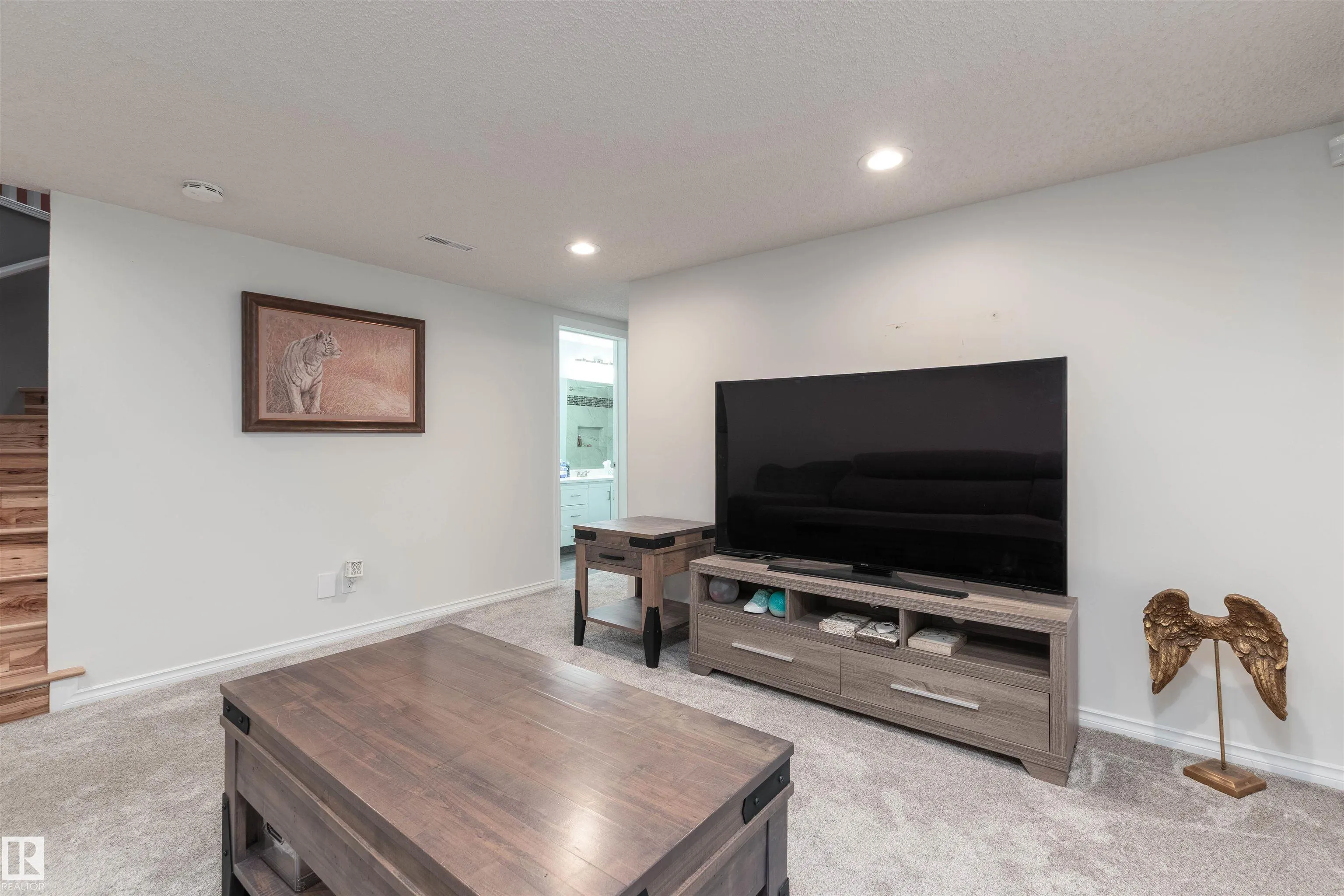 8 CARMEL Close