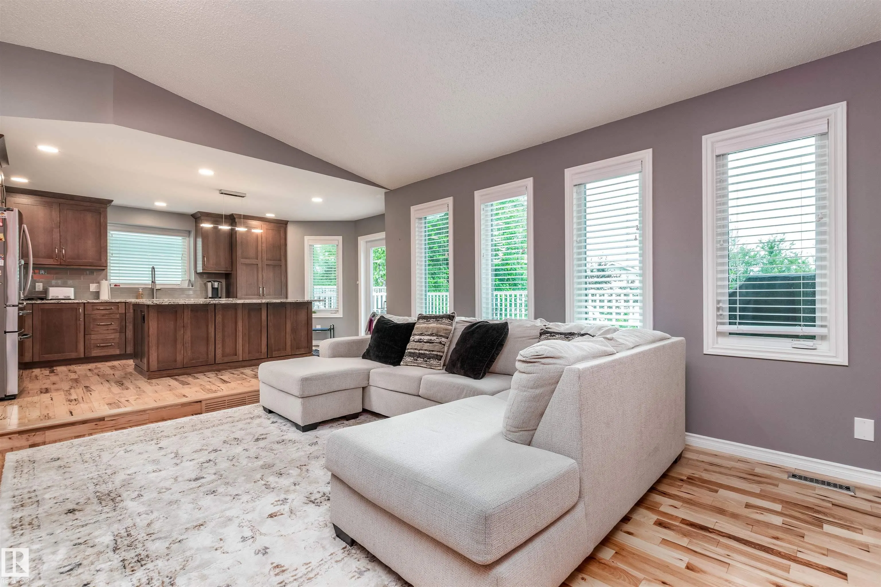 8 CARMEL Close