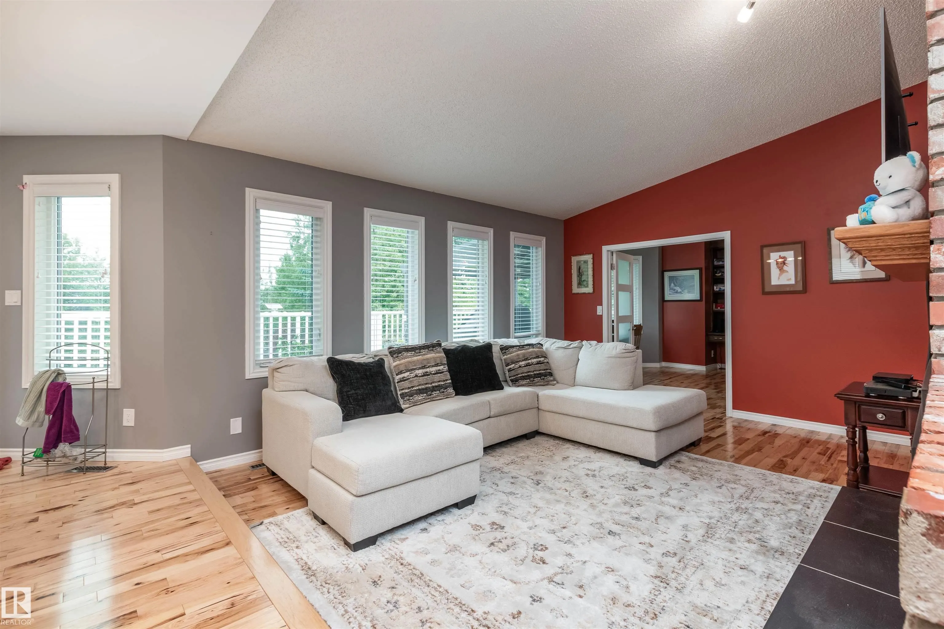 8 CARMEL Close