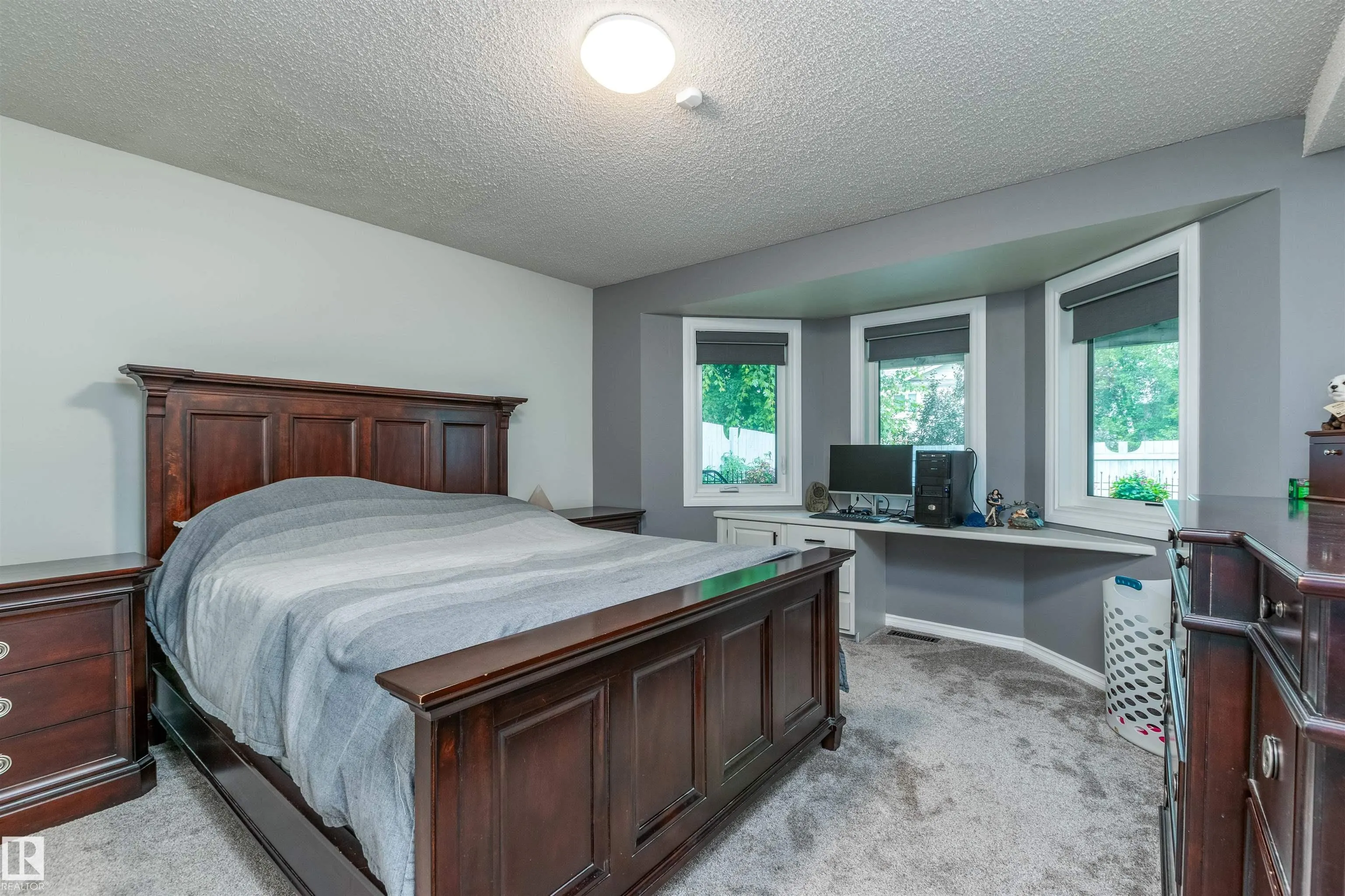 8 CARMEL Close