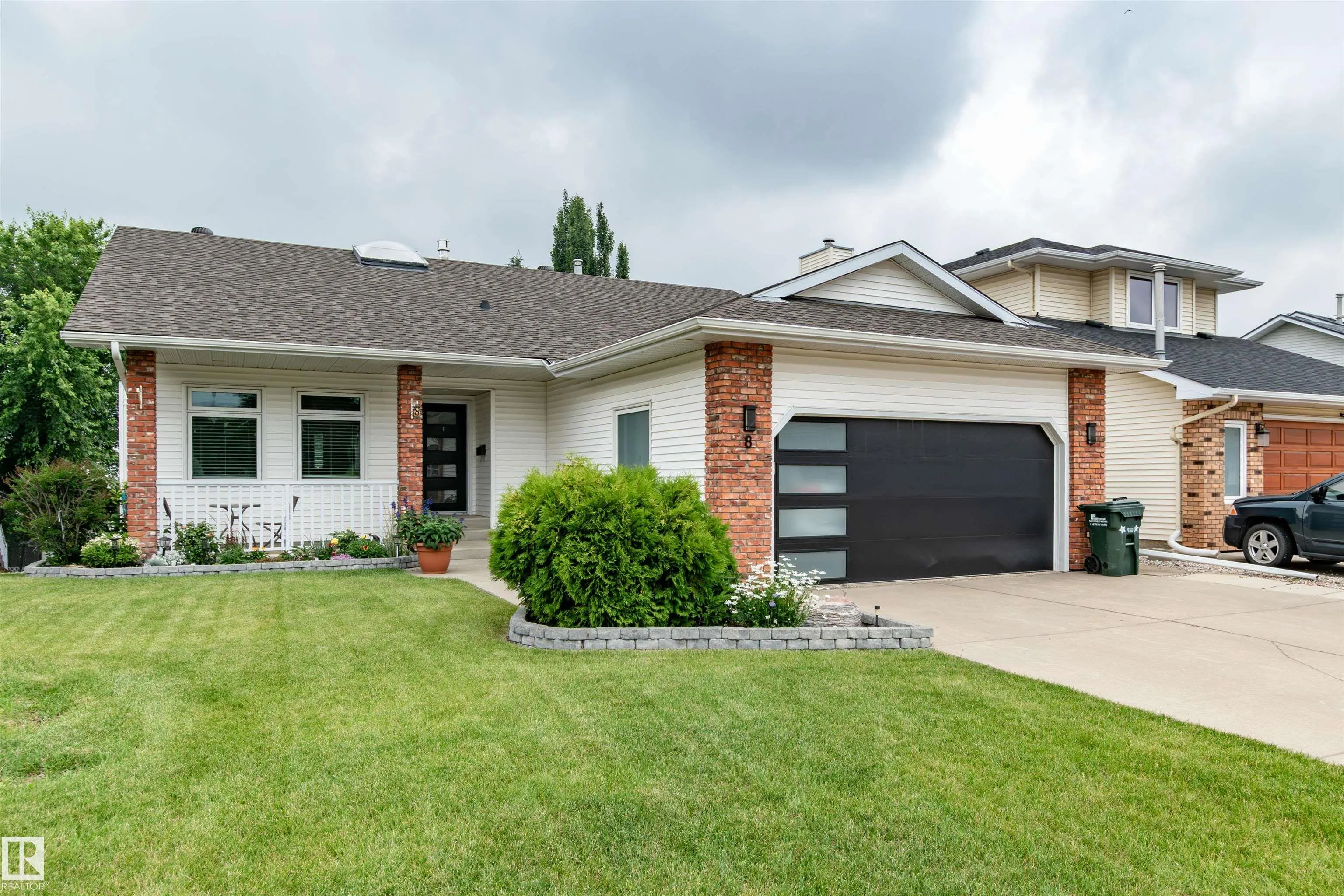 8 CARMEL Close