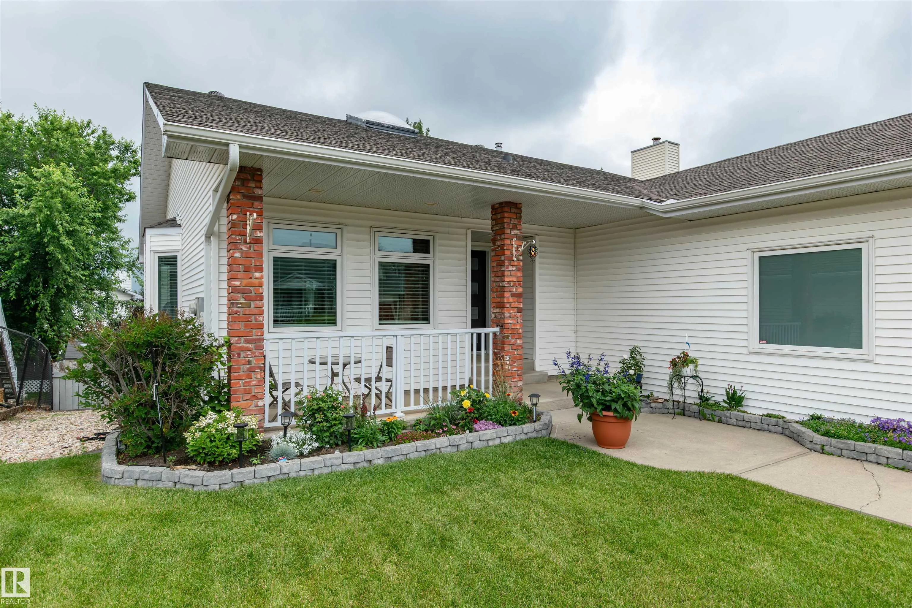 8 CARMEL Close