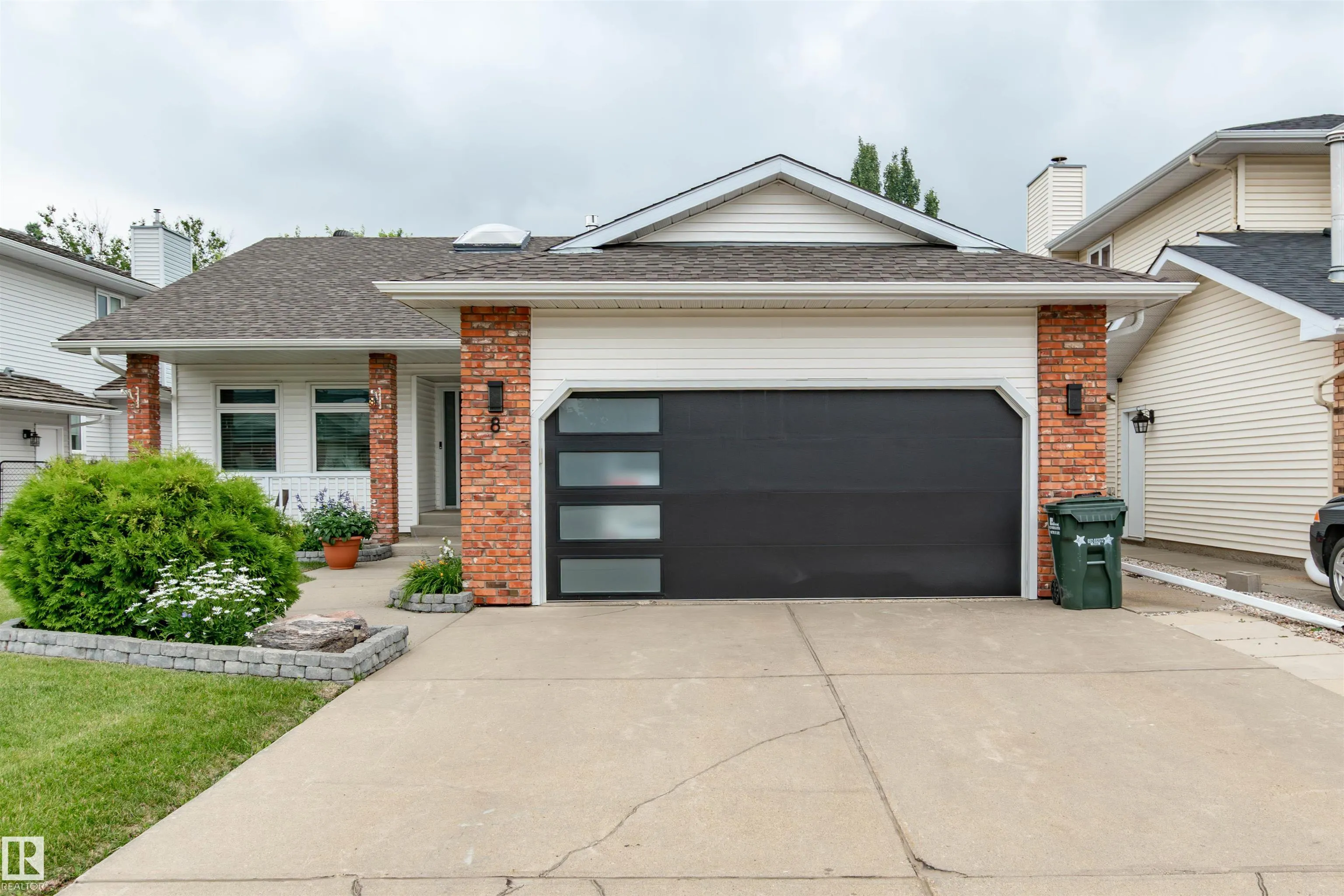 8 CARMEL Close