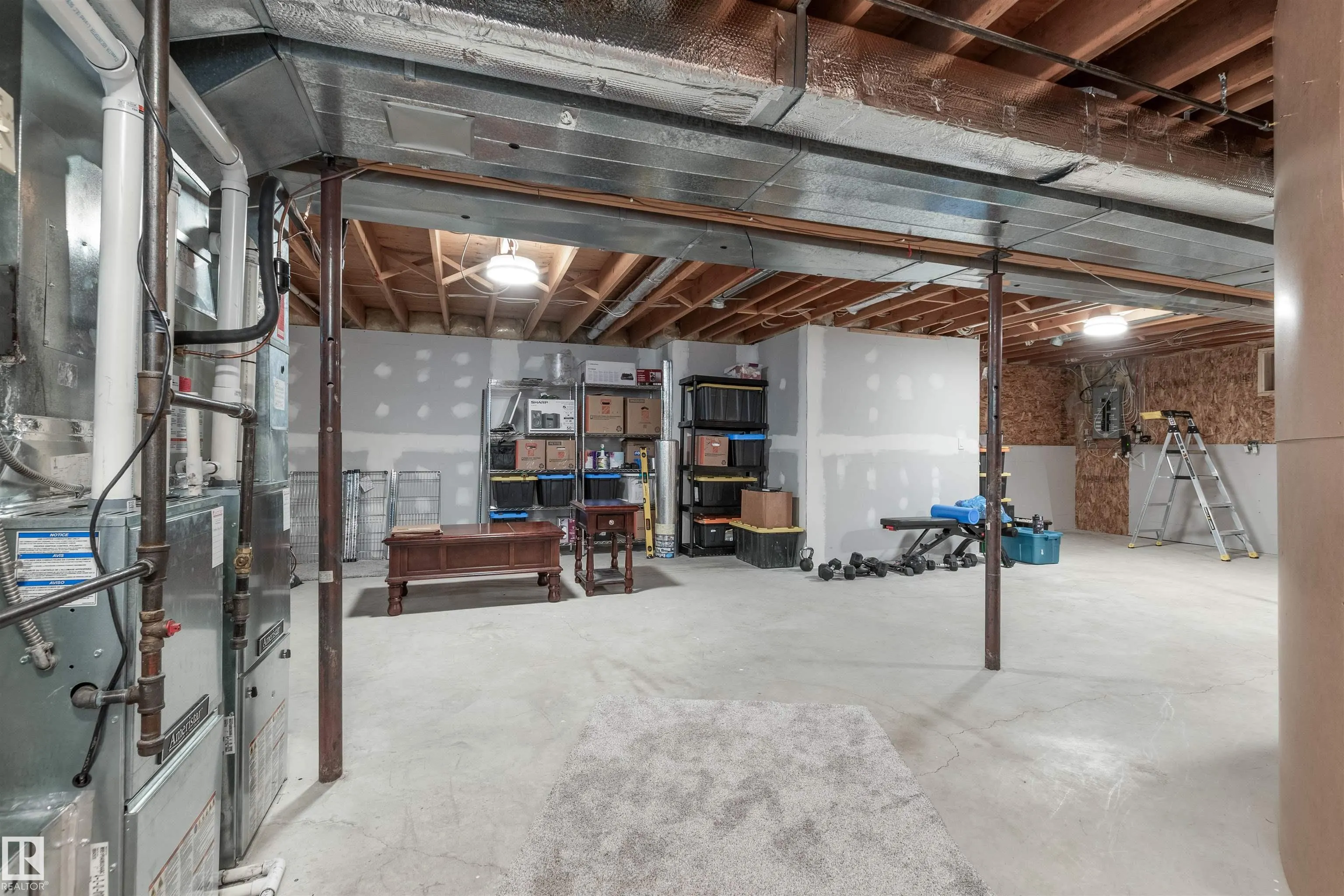 8 CARMEL Close