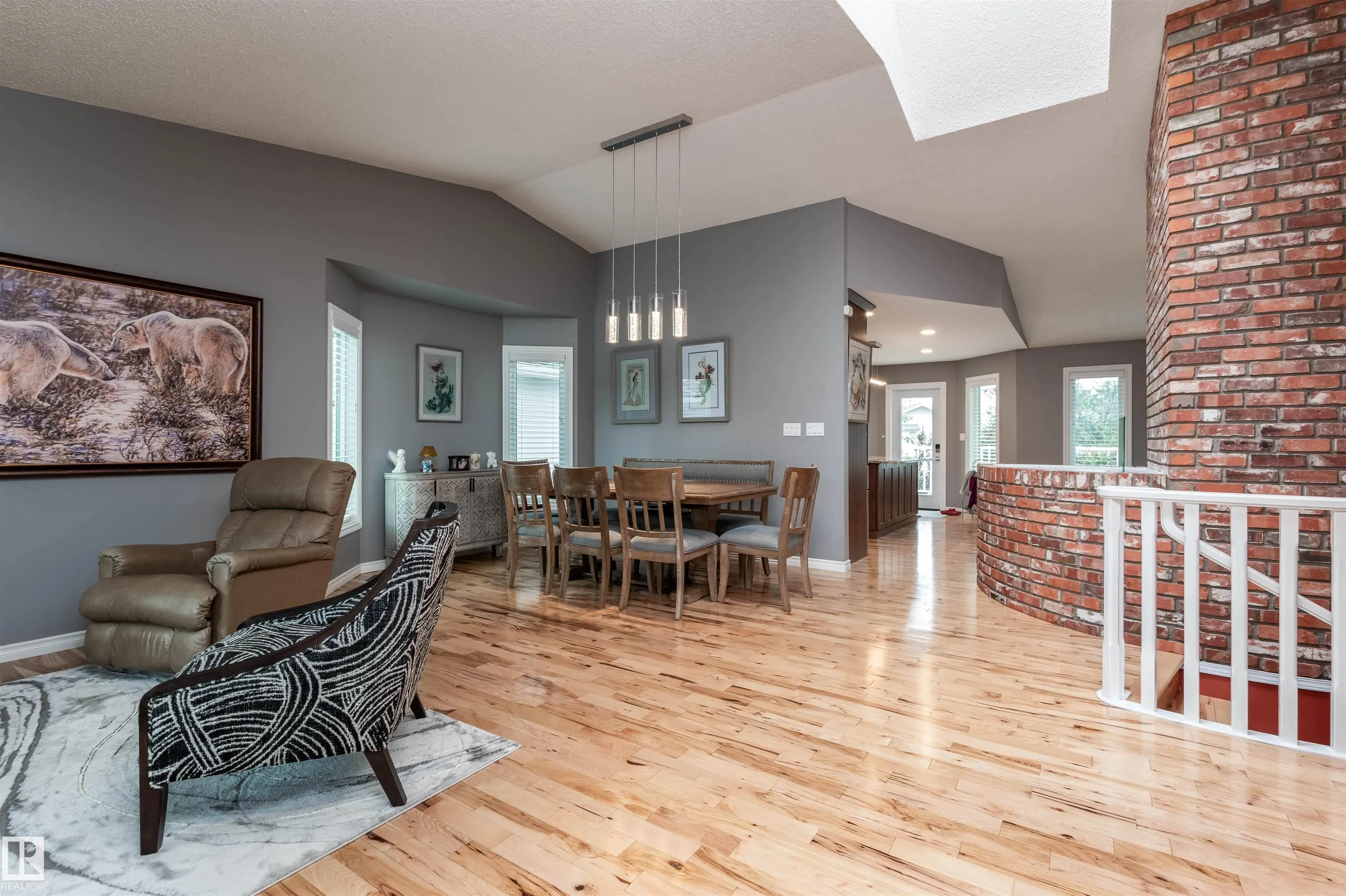 8 CARMEL Close