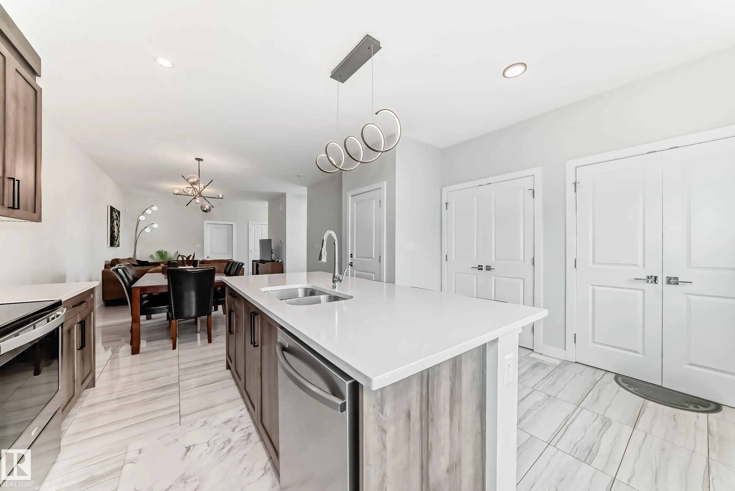 7656 creighton Place