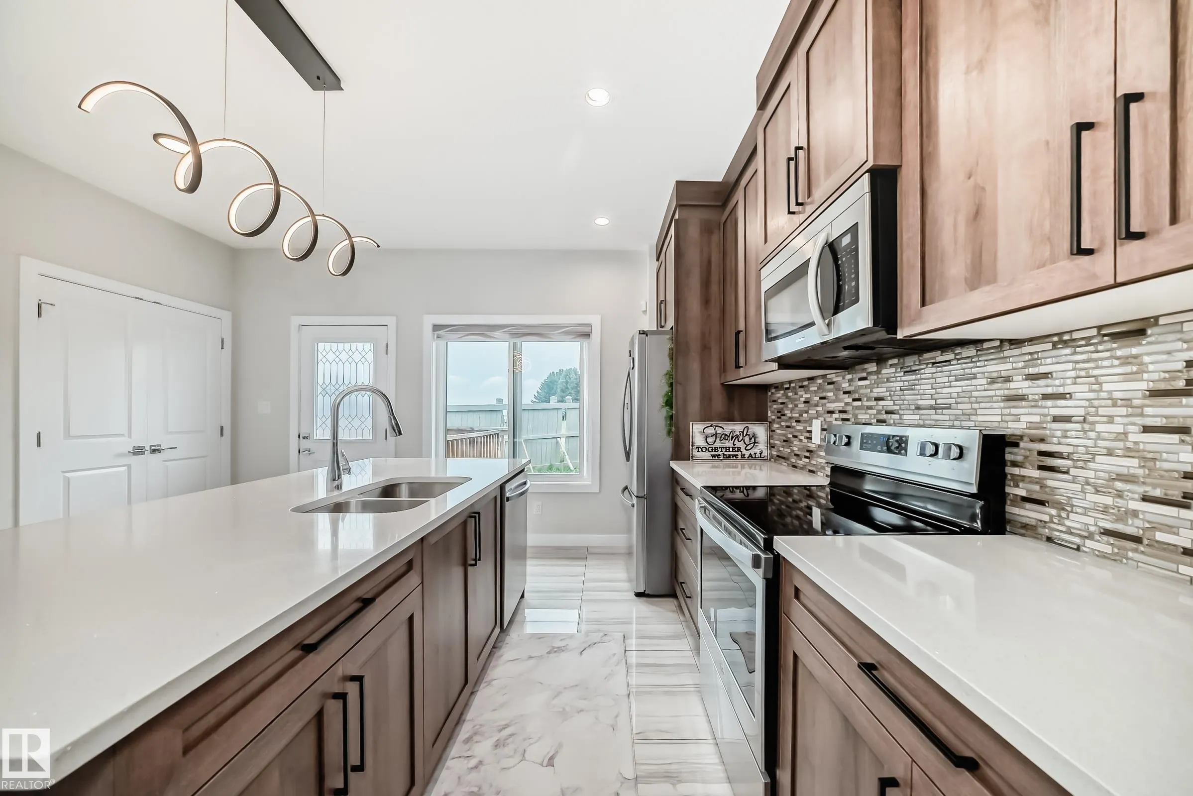 7656 creighton Place