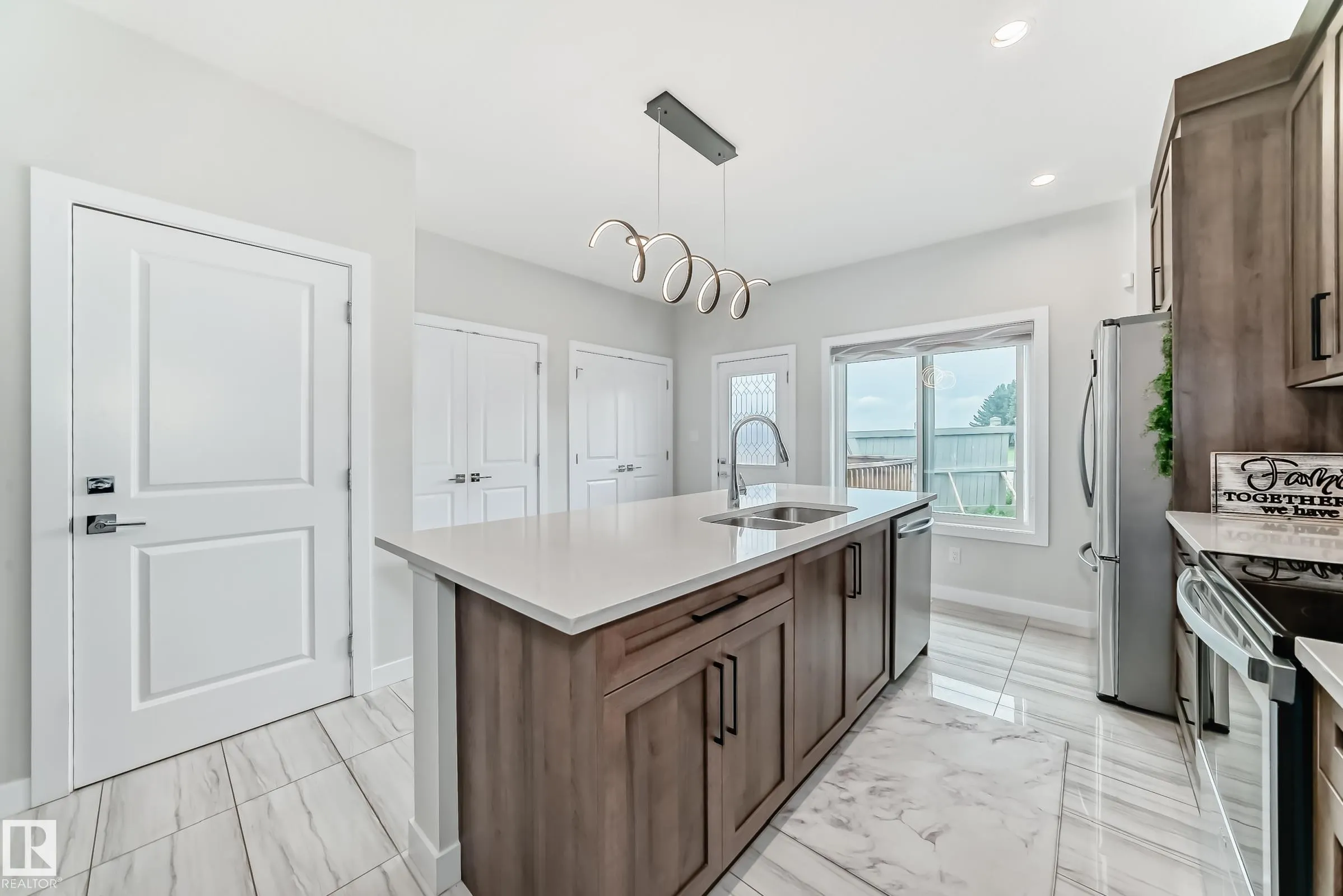 7656 creighton Place